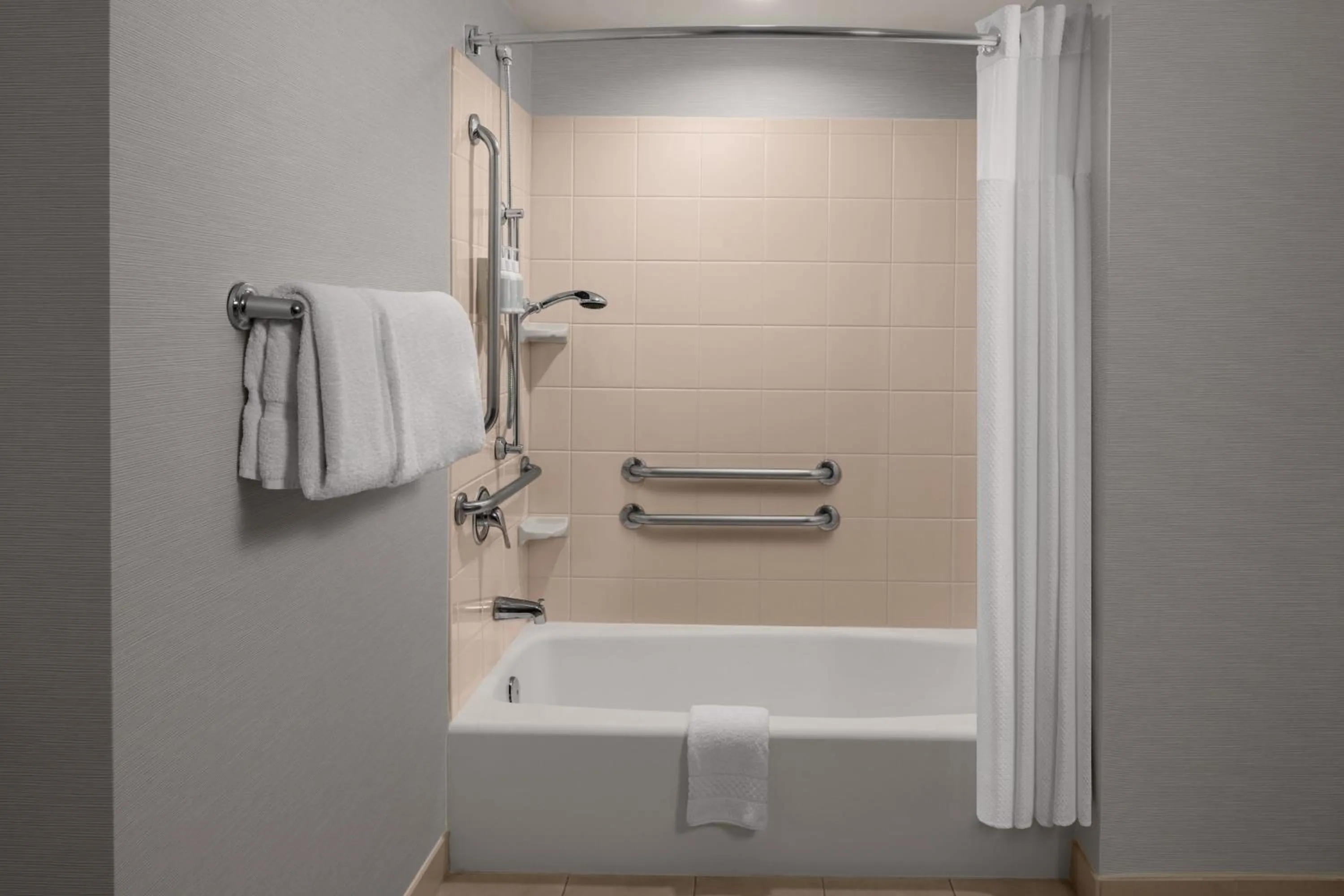 Photo of the whole room in Courtyard by Marriott Washington Capitol Hill/Navy Yard