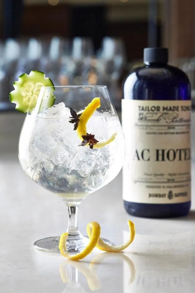 Lounge or bar in SpringHill Suites by Marriott Old Montreal