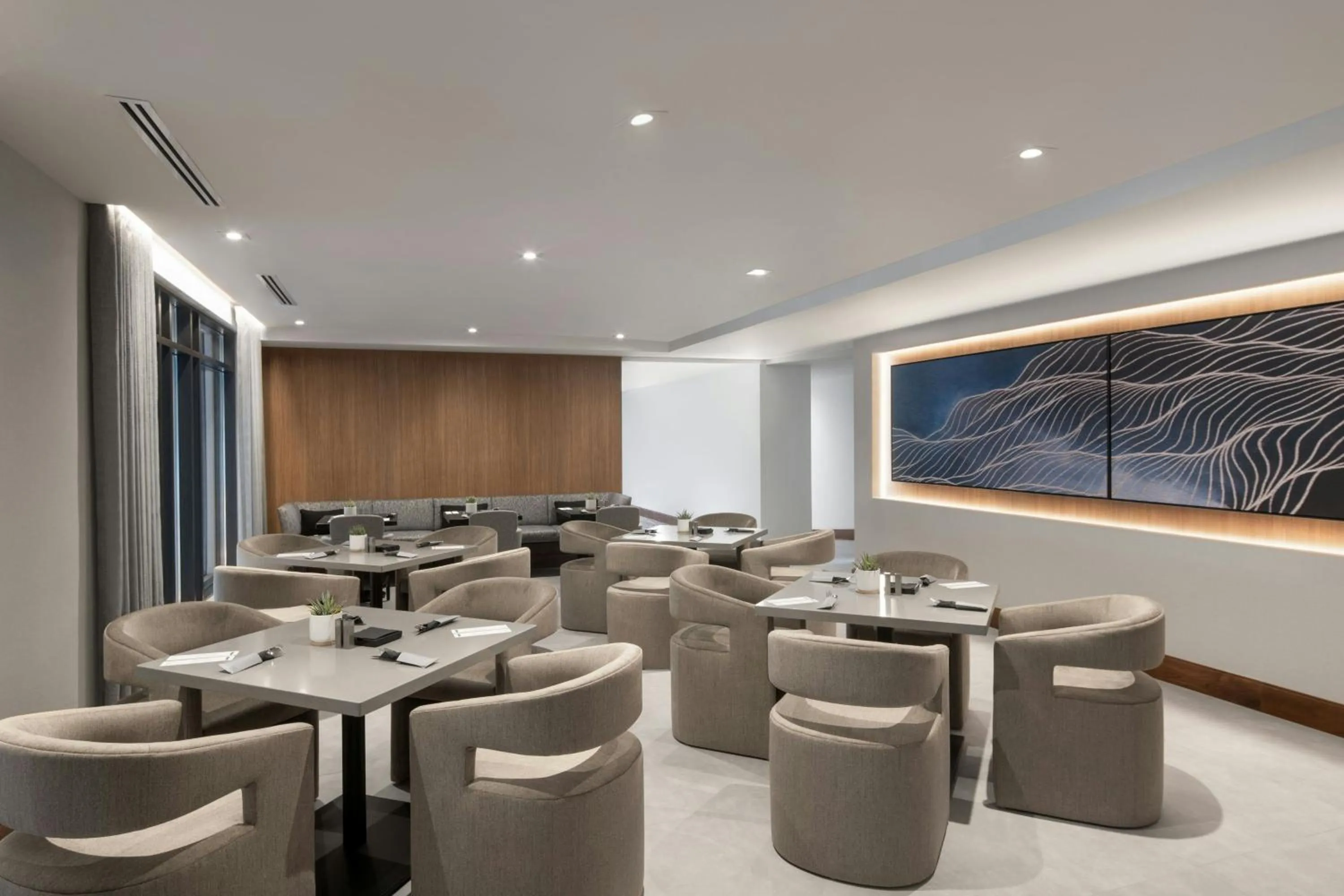 Restaurant/places to eat in AC Hotel by Marriott Old Montreal