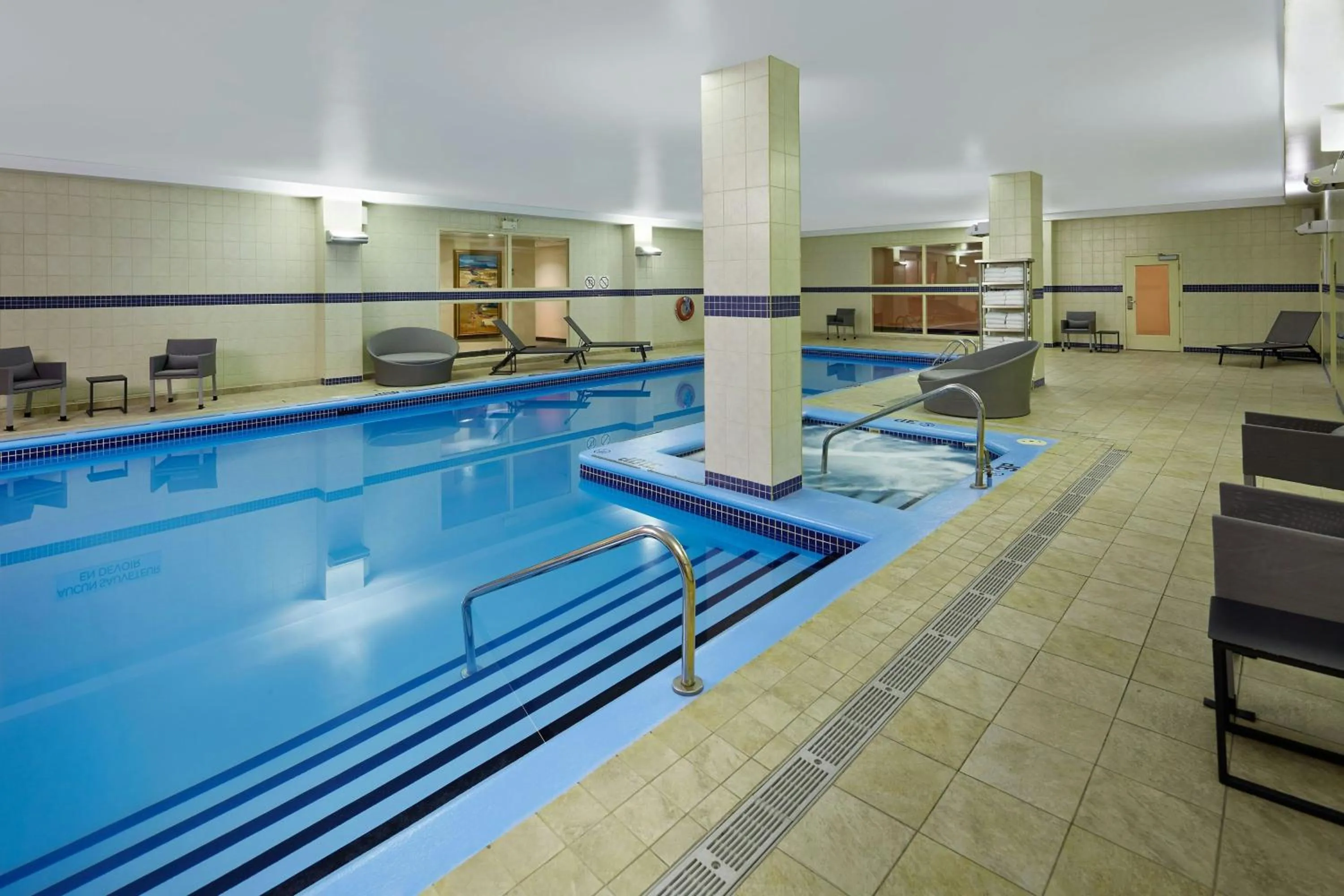 Swimming pool in Residence Inn by Marriott Montreal Airport