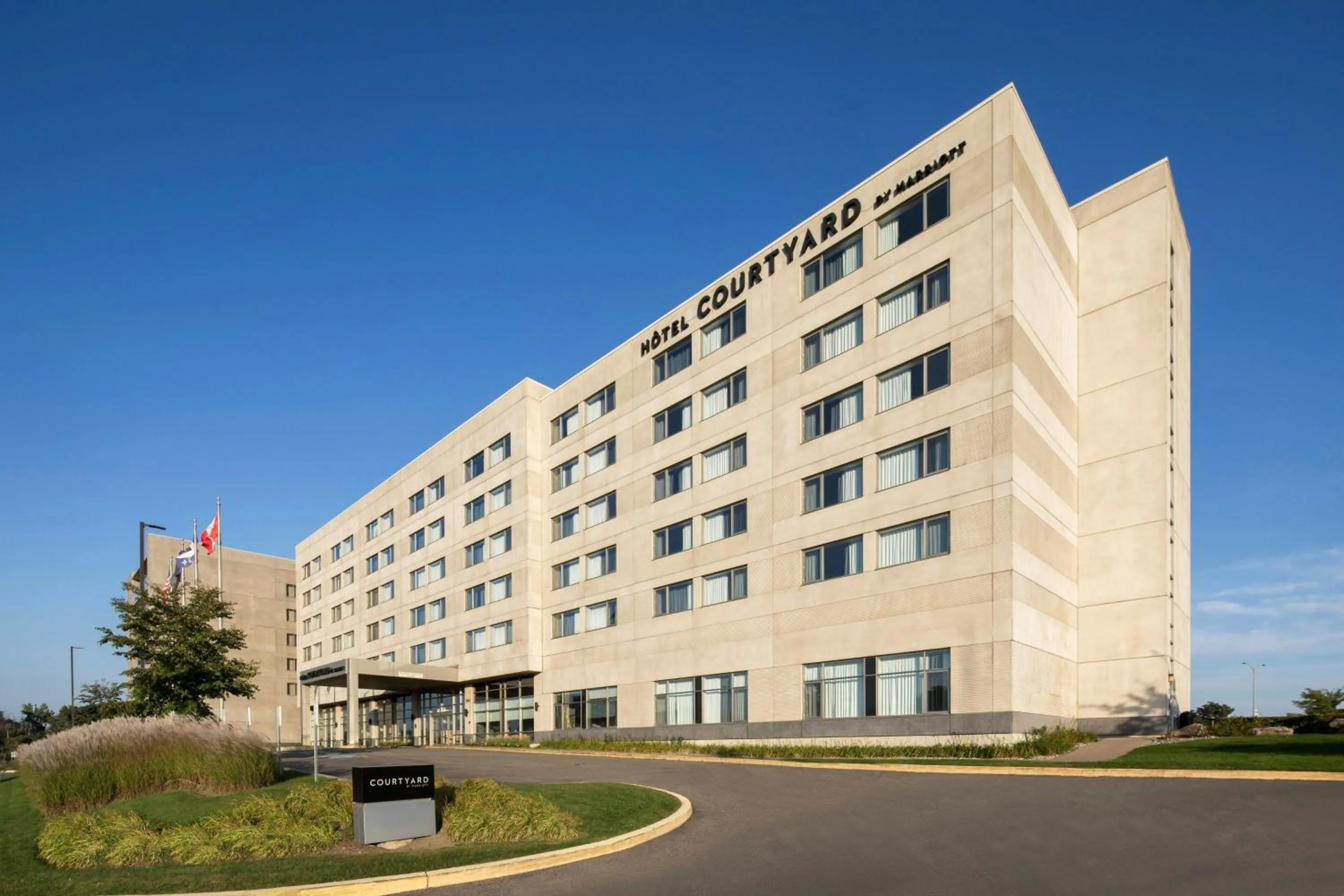 Property building in Courtyard by Marriott Montreal Airport