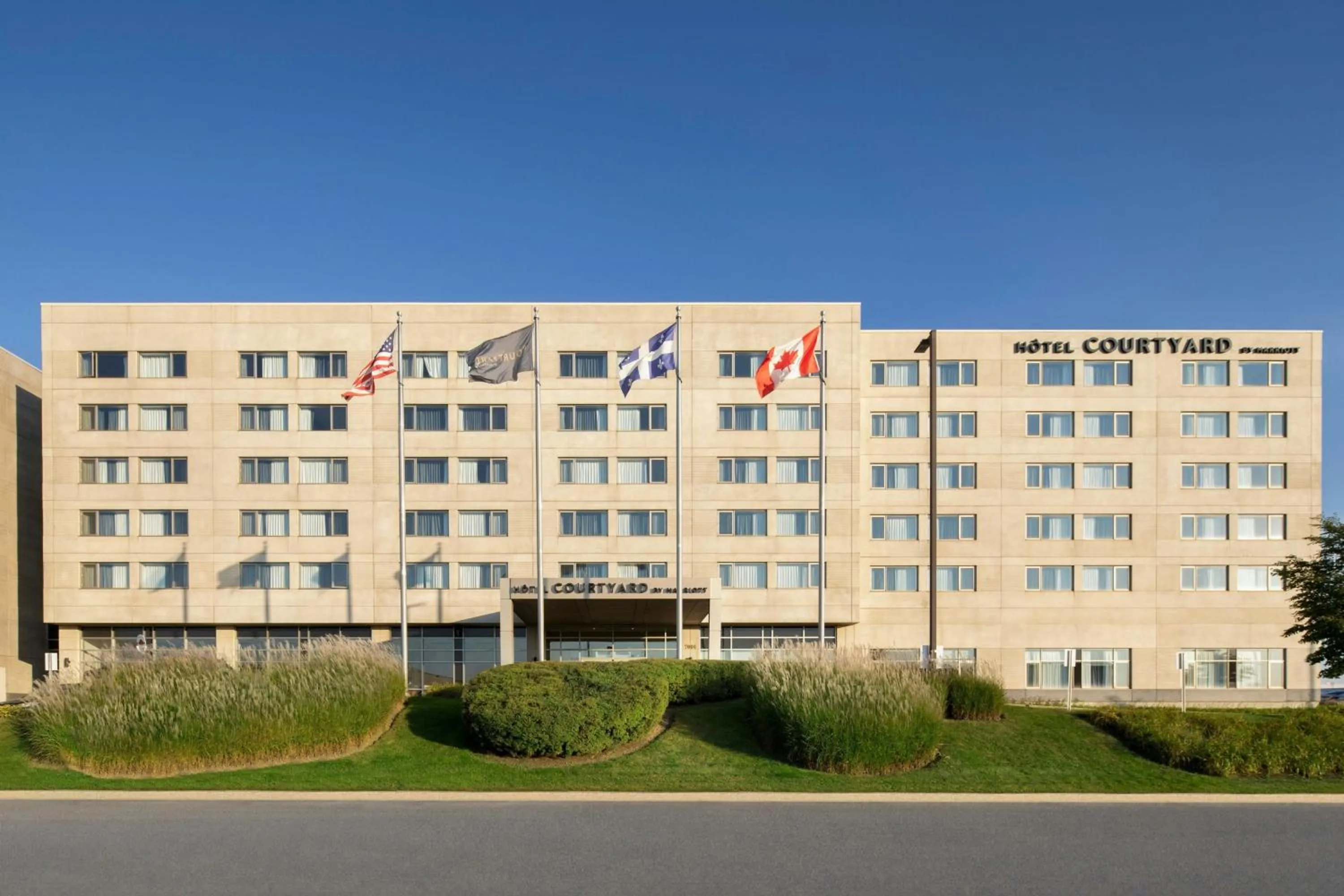 Property building in Courtyard by Marriott Montreal Airport