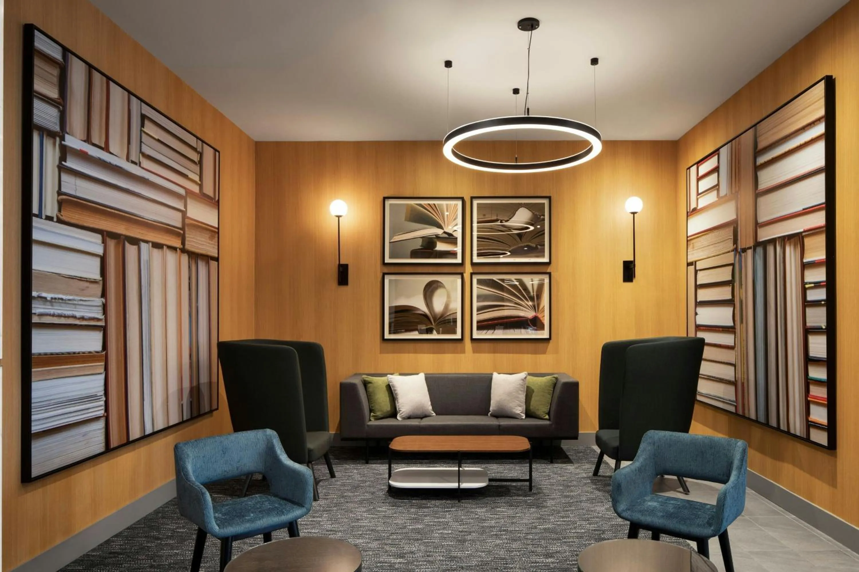 Restaurant/places to eat in Courtyard by Marriott Montreal Airport