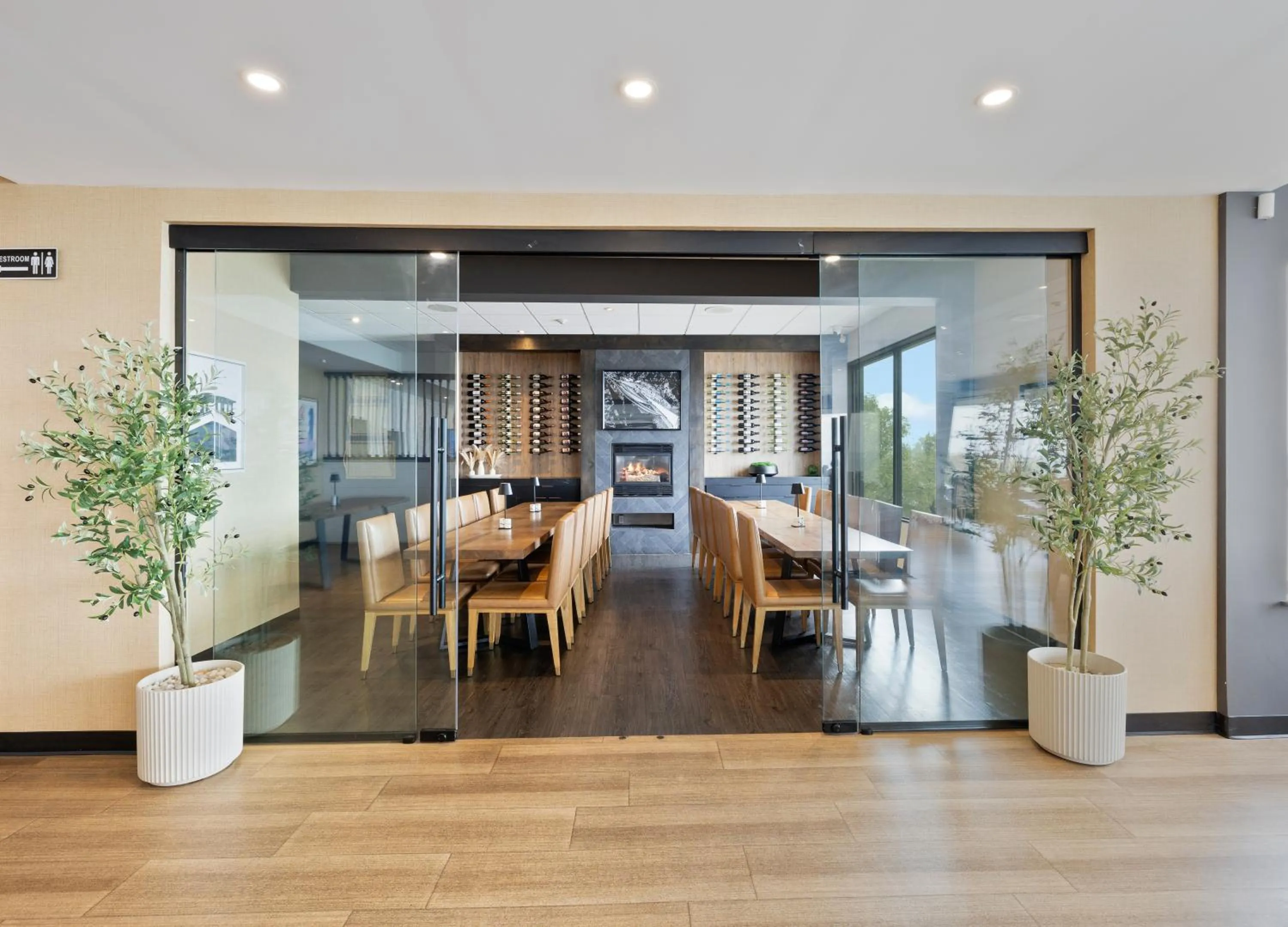 Restaurant/places to eat in The Jordan Hotel Ramada by Wyndham