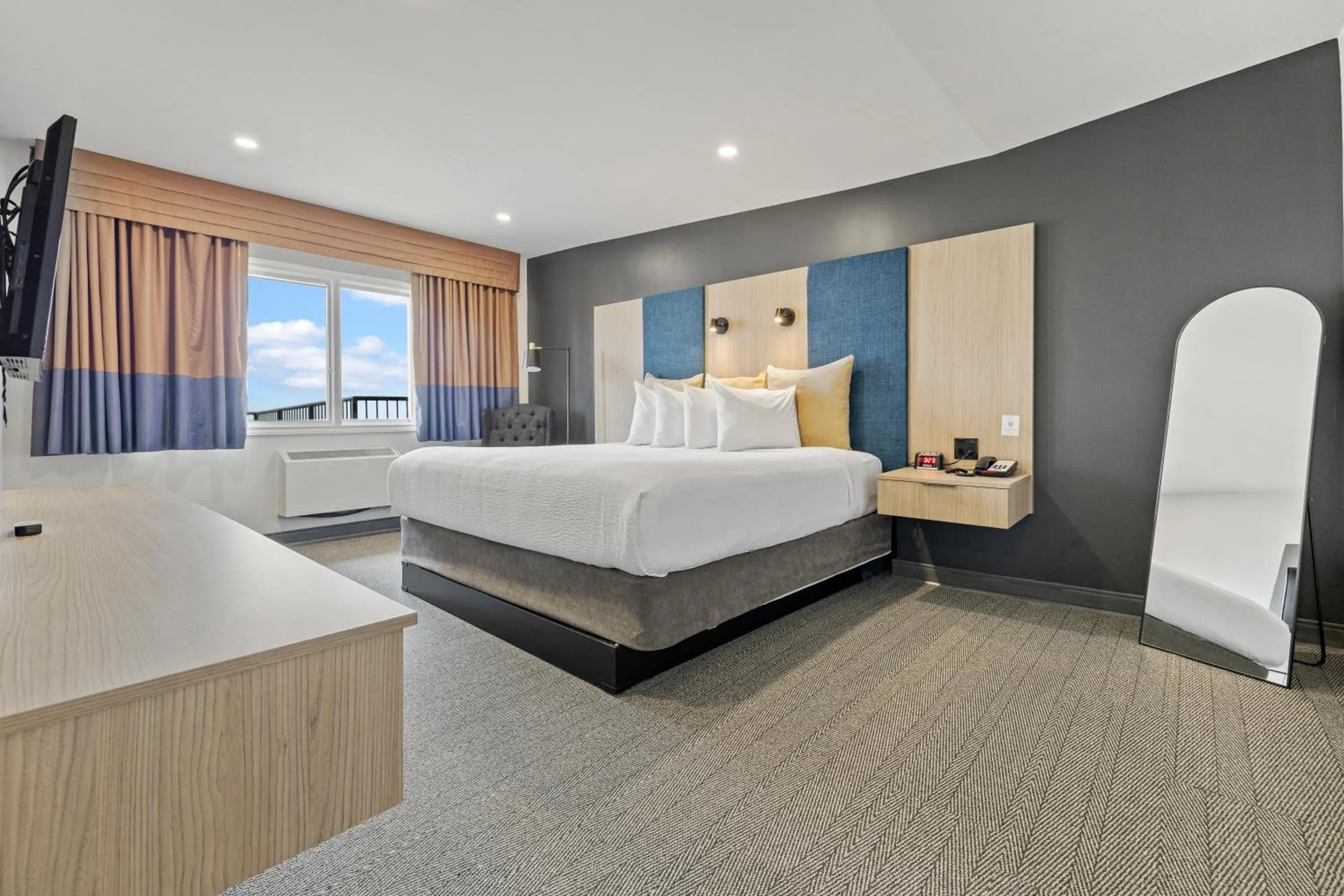 Bedroom, Bed in The Jordan Hotel Ramada by Wyndham