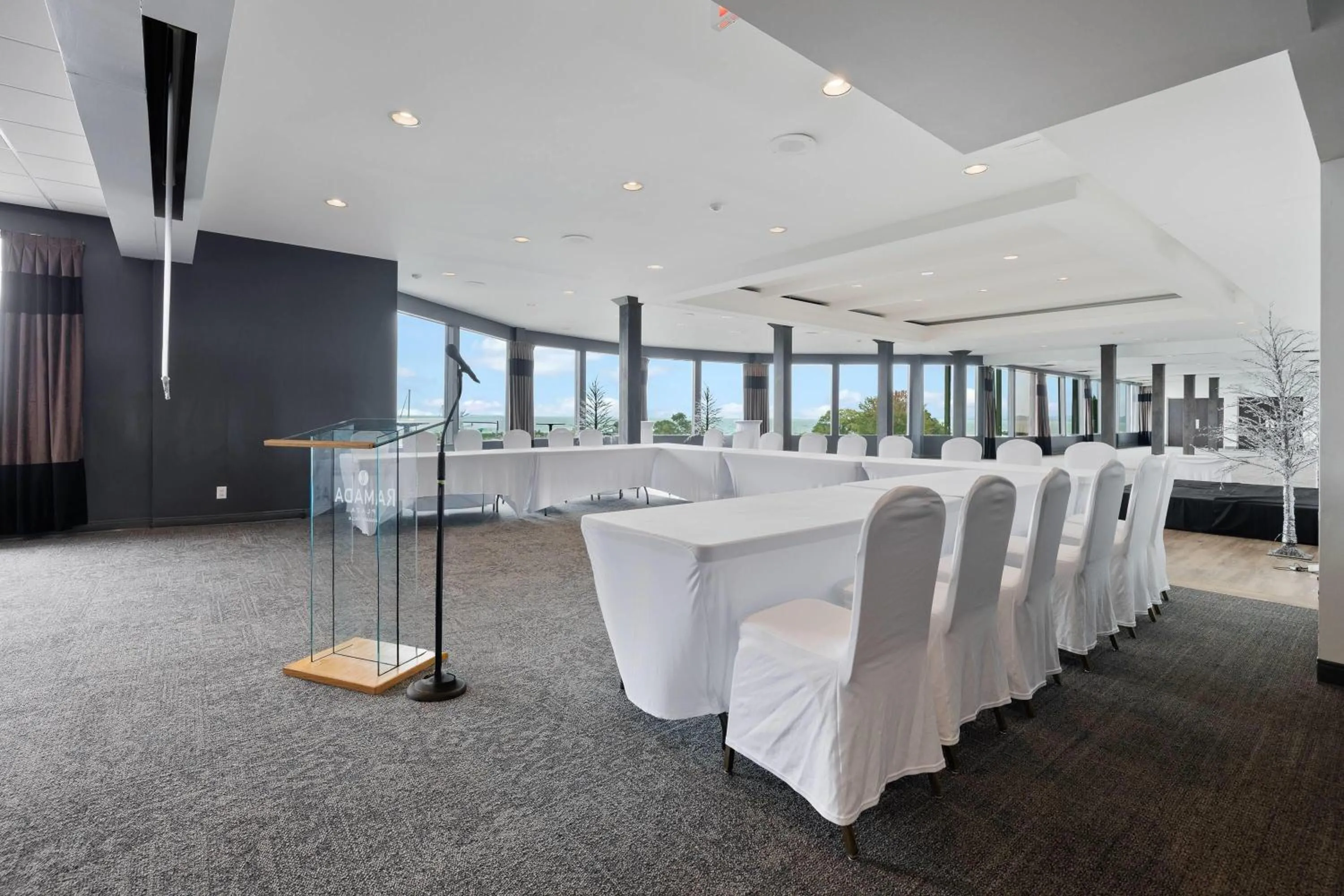 Meeting/conference room in The Jordan Hotel Ramada by Wyndham