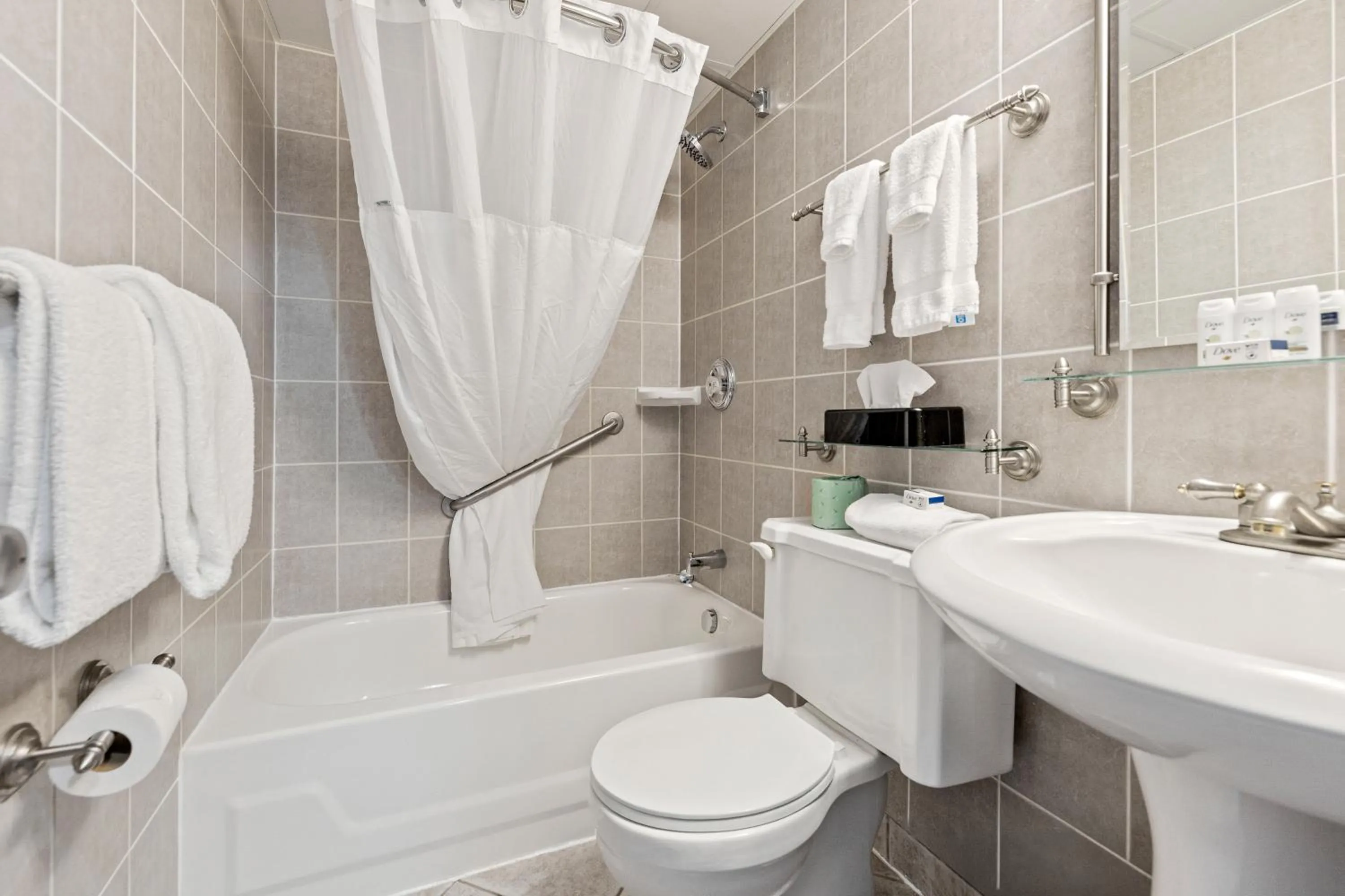 Bathroom in The Jordan Hotel Ramada by Wyndham