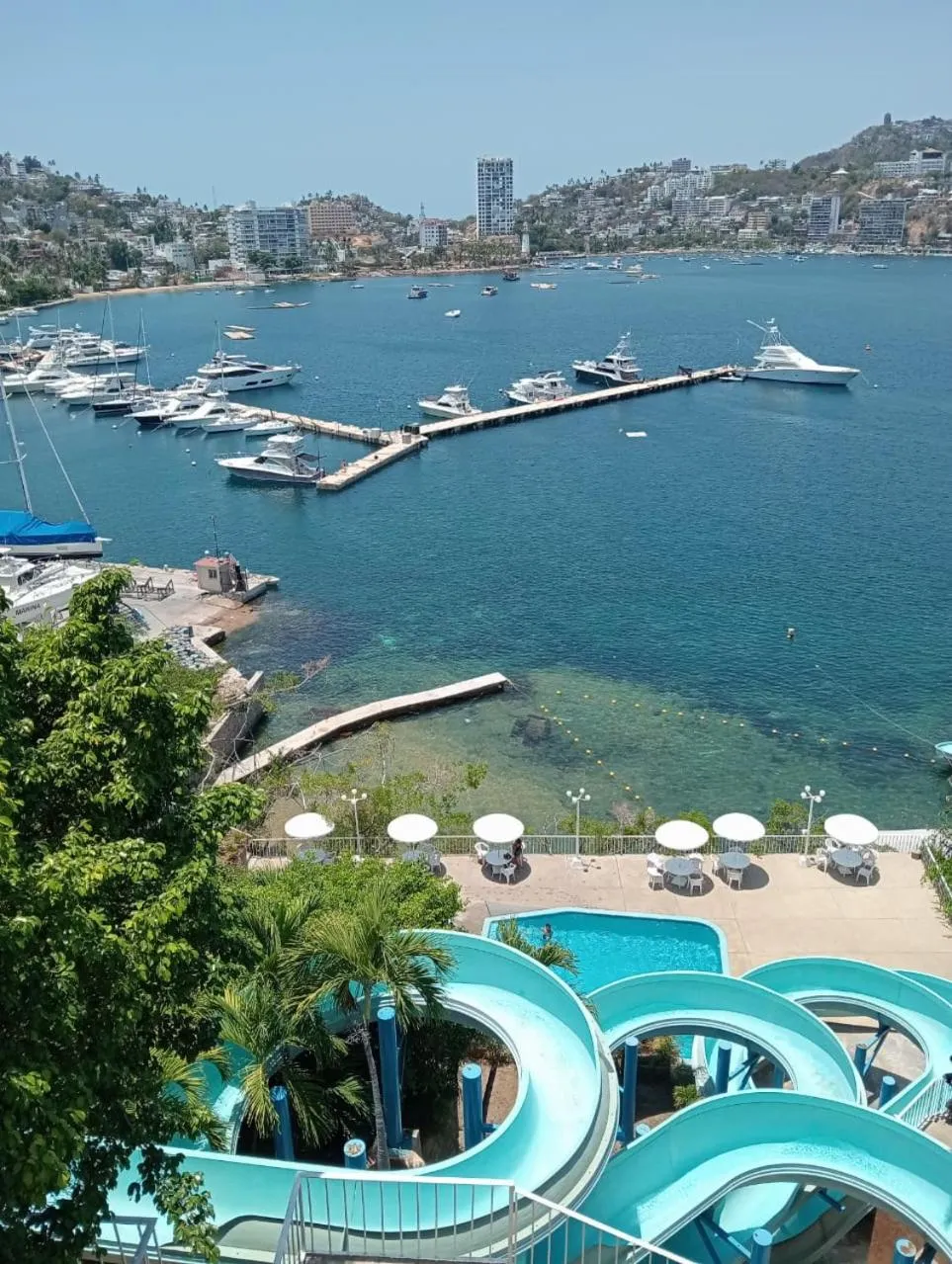 Swimming pool in Alba Suites Acapulco