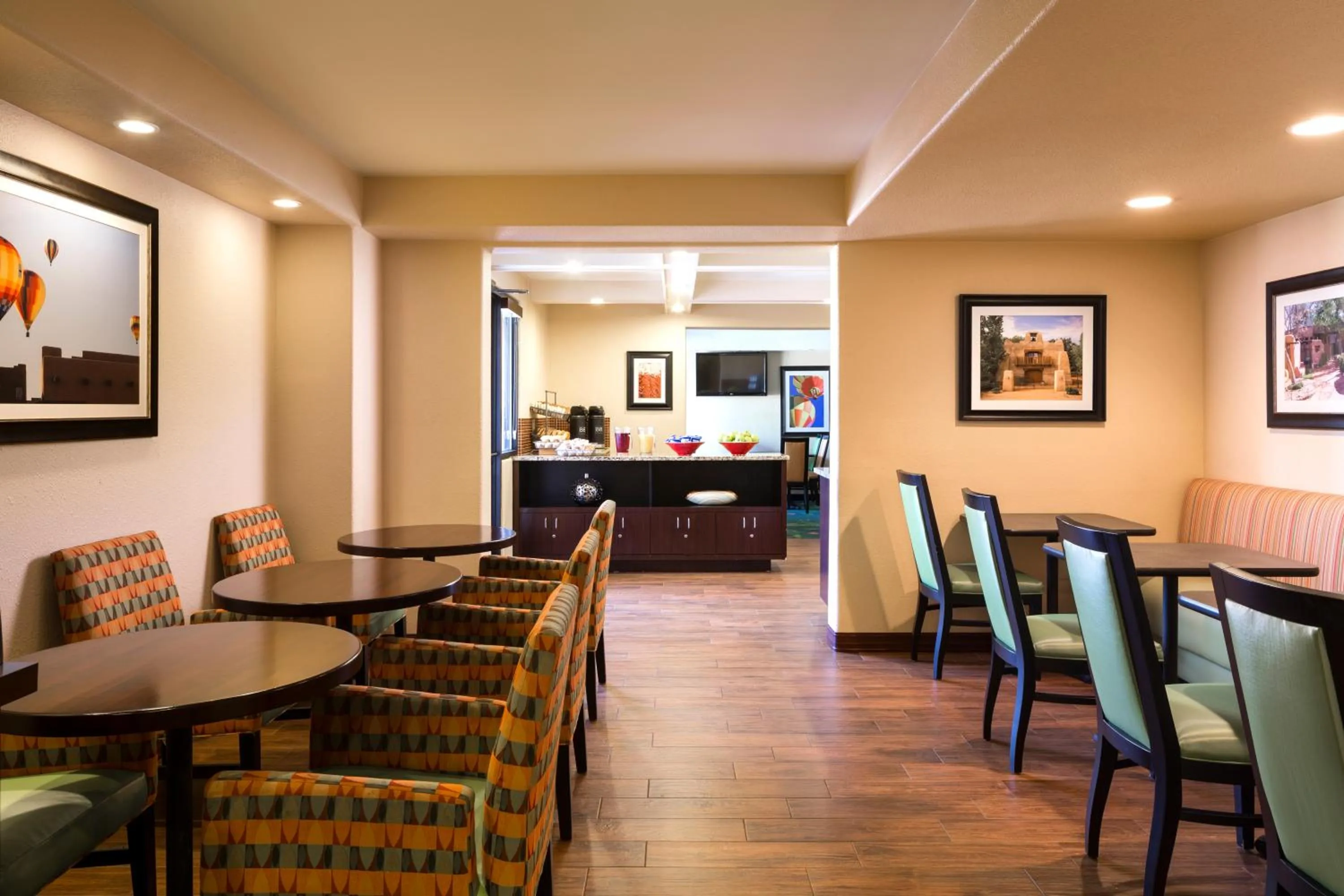 Restaurant/places to eat in The Querque Hotel
