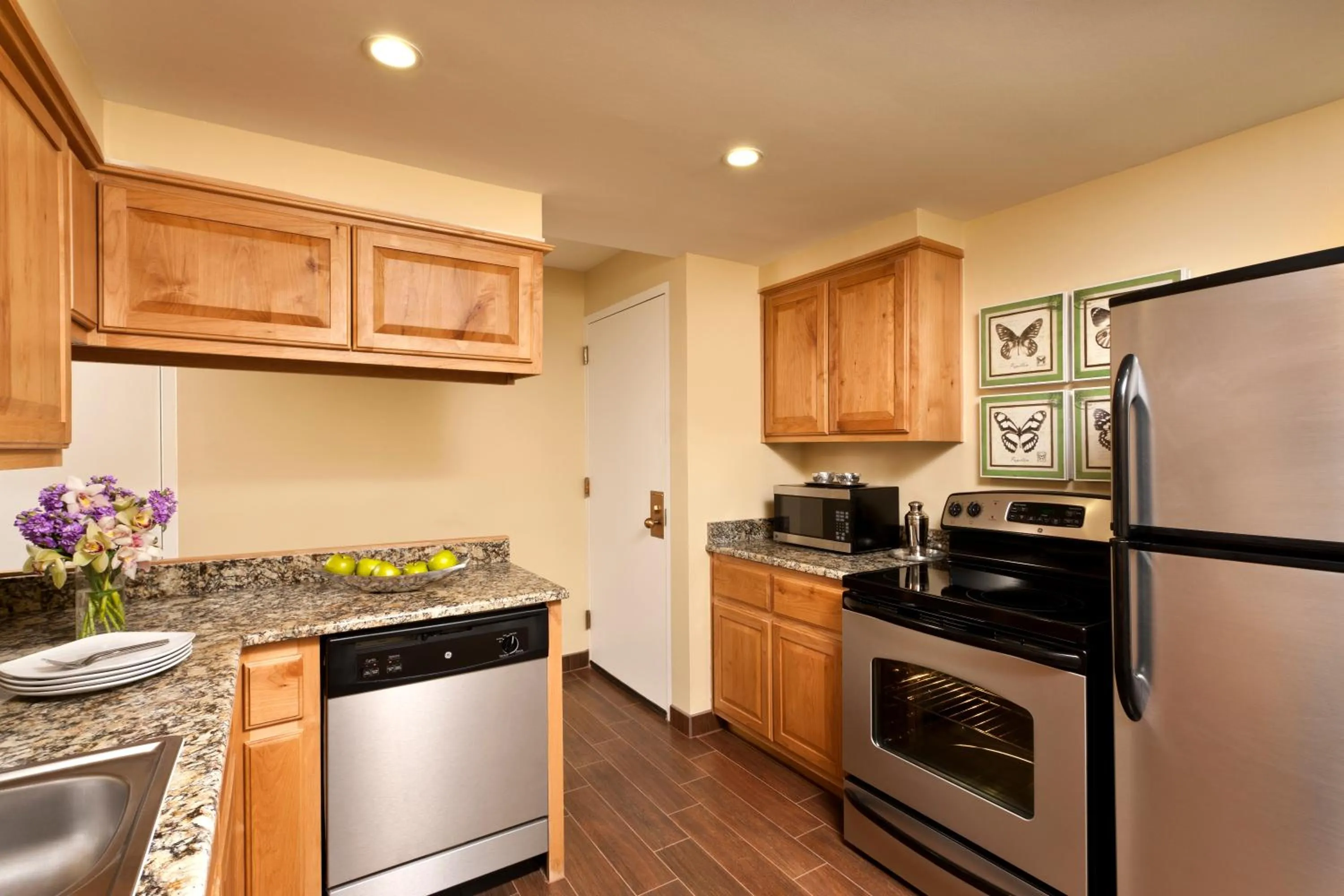 Kitchen or kitchenette in The Querque Hotel