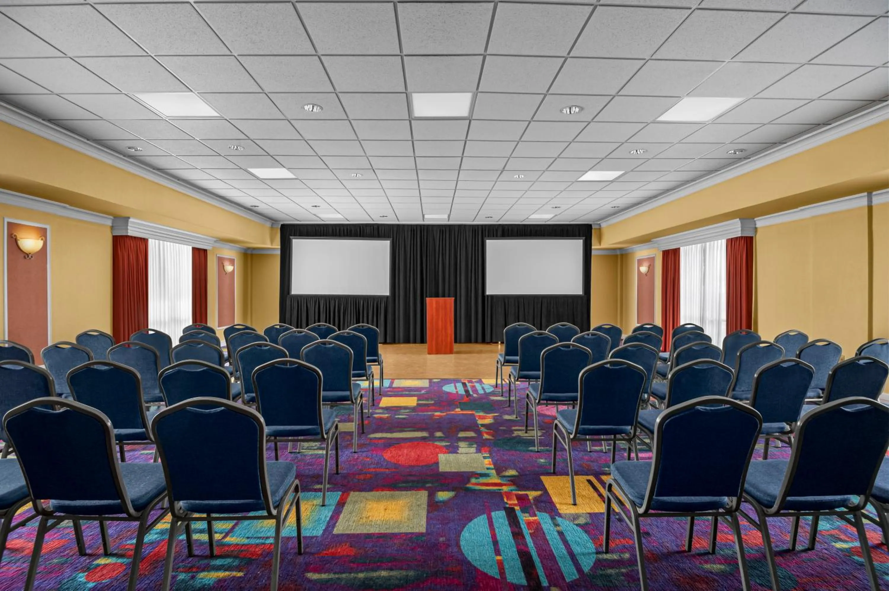 Business facilities in Dolphin Beach Resort