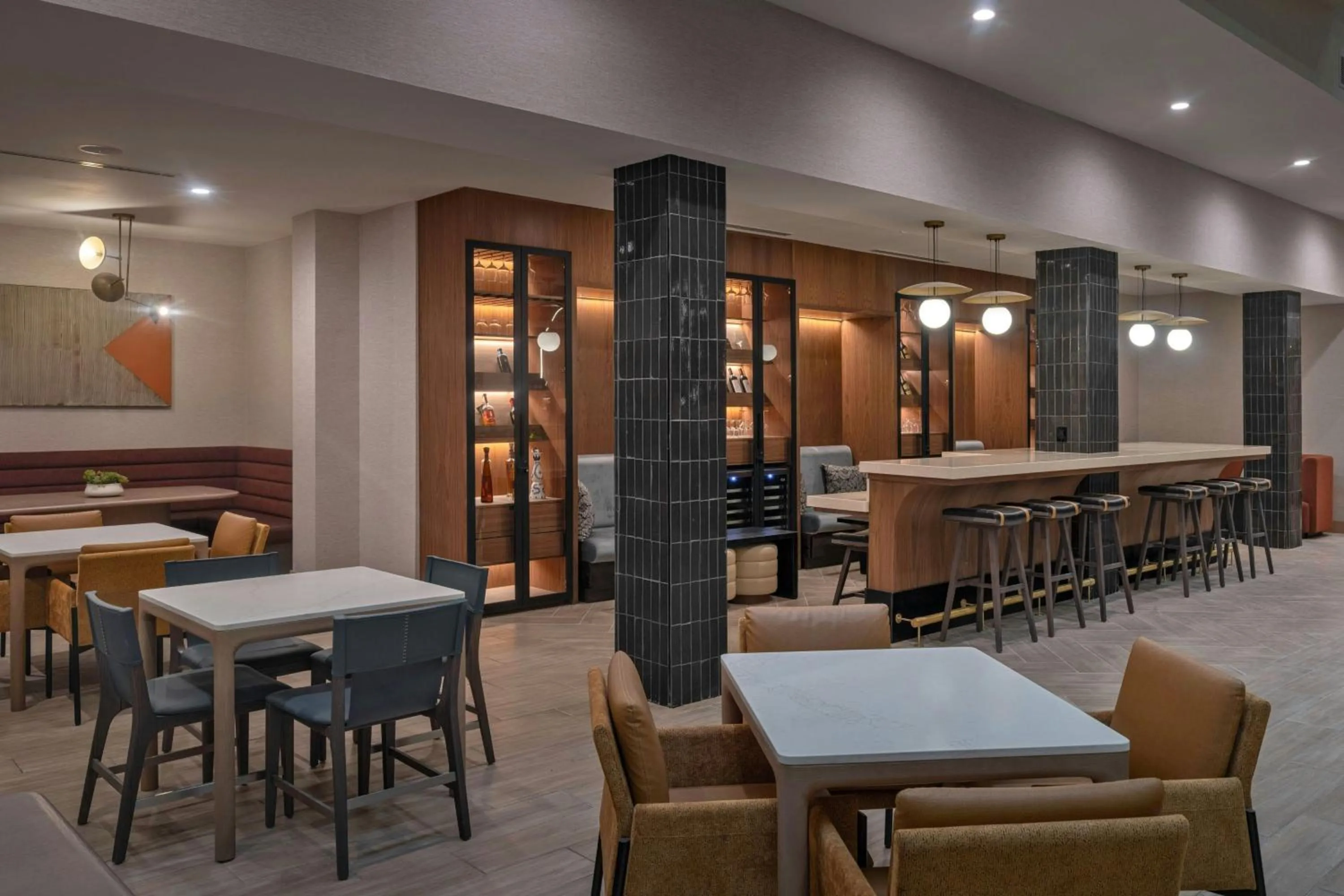 Lounge or bar in Albuquerque Marriott Pyramid North