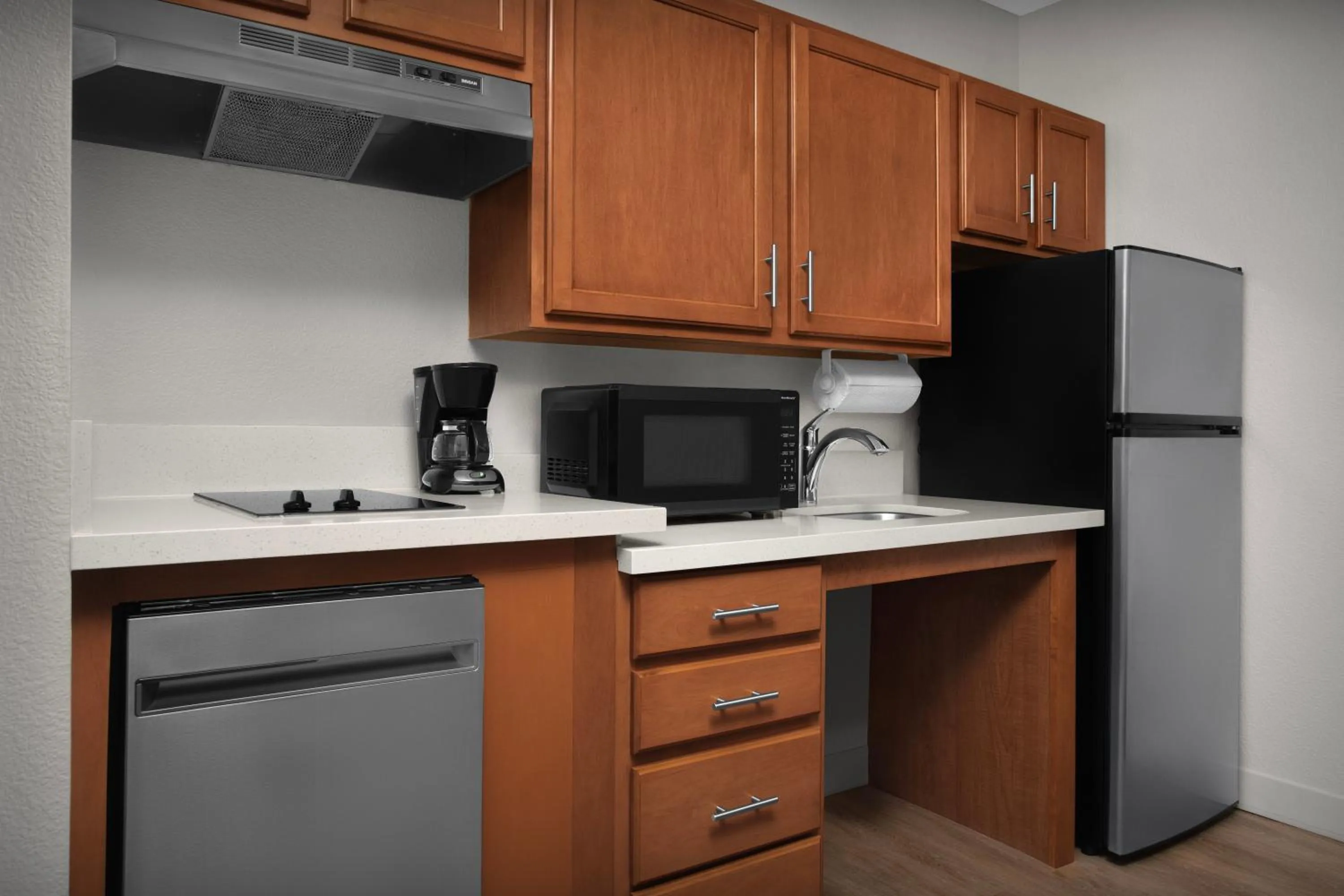 Kitchen or kitchenette in TownePlace Suites by Marriott Albuquerque Airport