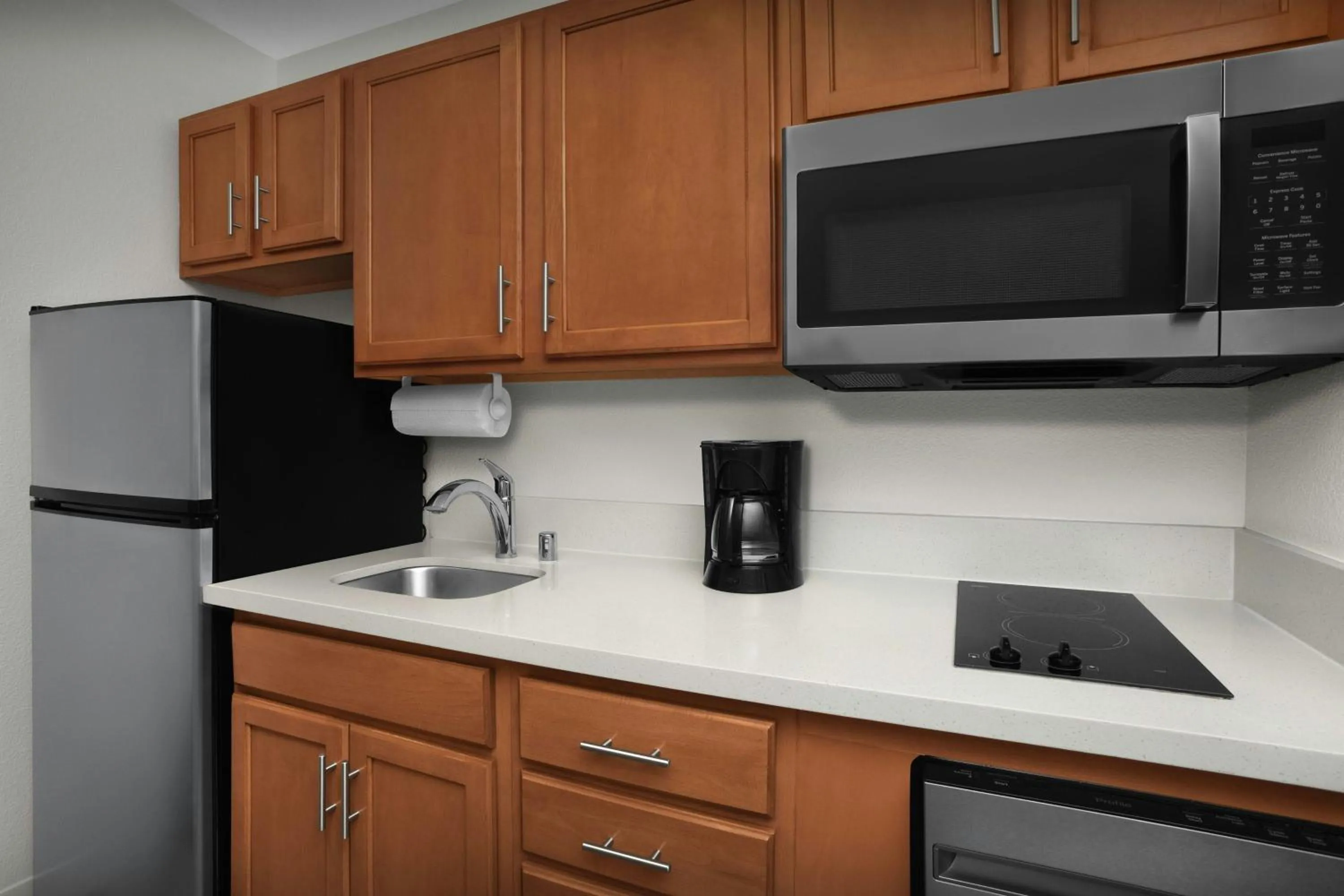 Kitchen or kitchenette in TownePlace Suites by Marriott Albuquerque Airport
