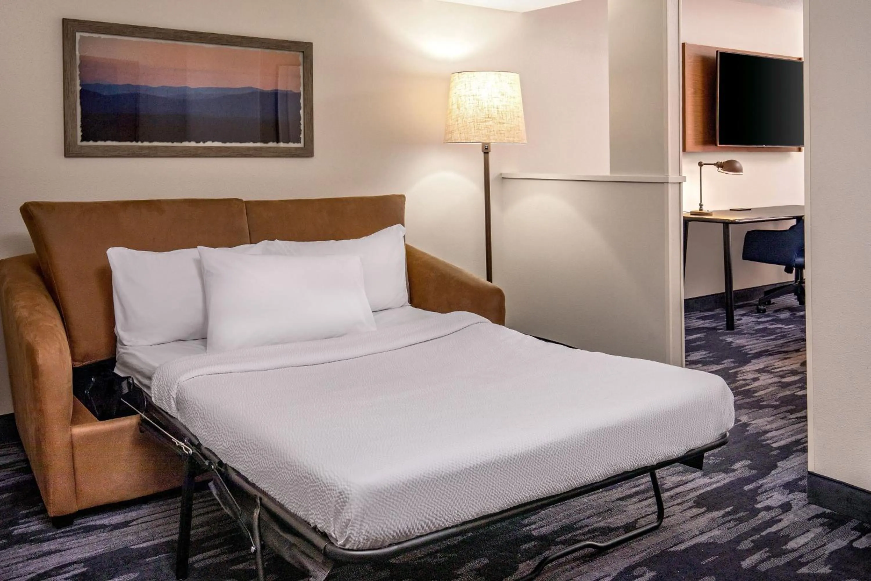 Photo of the whole room, Bed in Fairfield Inn & Suites by Marriott Saratoga Malta