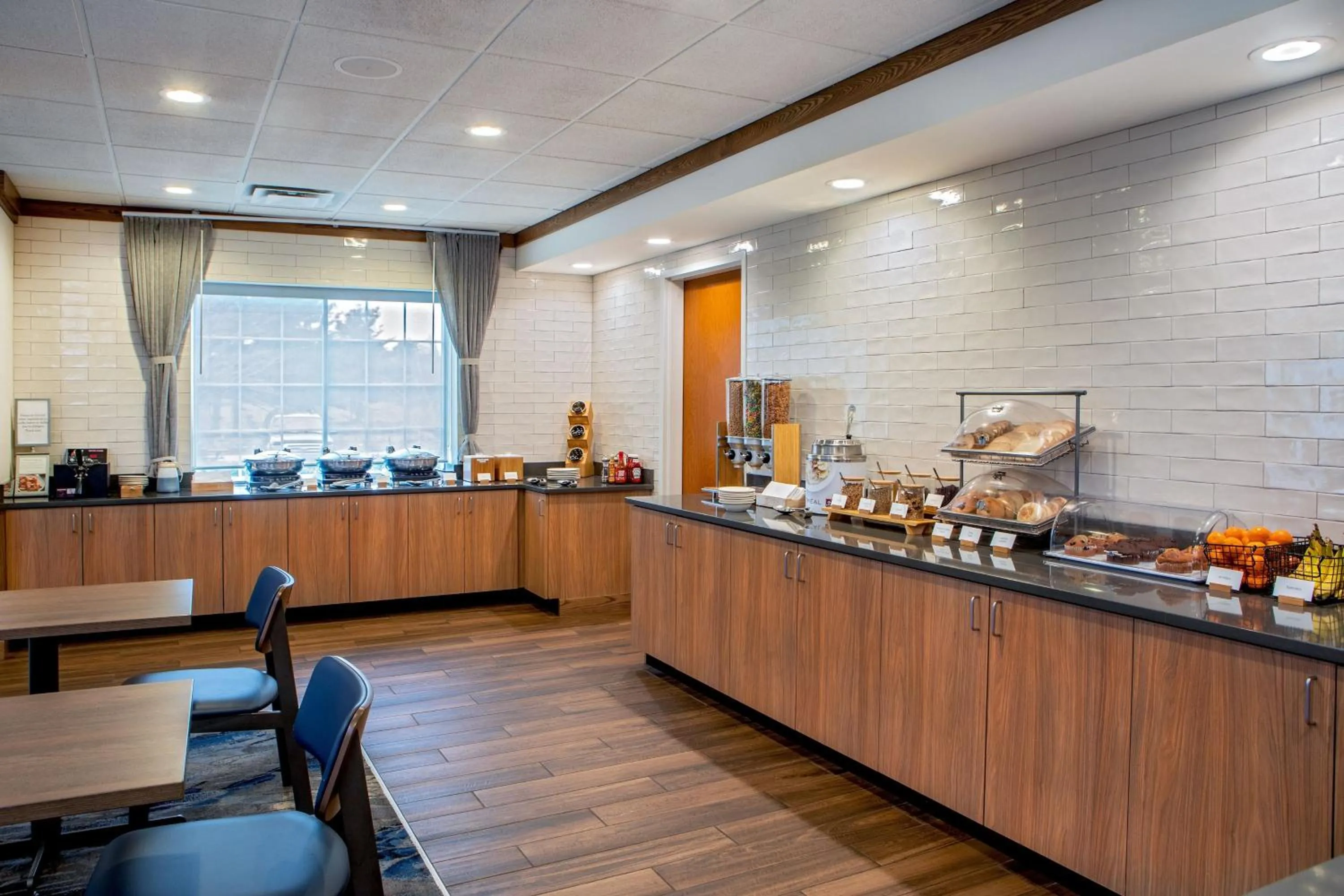 Breakfast in Fairfield Inn & Suites by Marriott Saratoga Malta