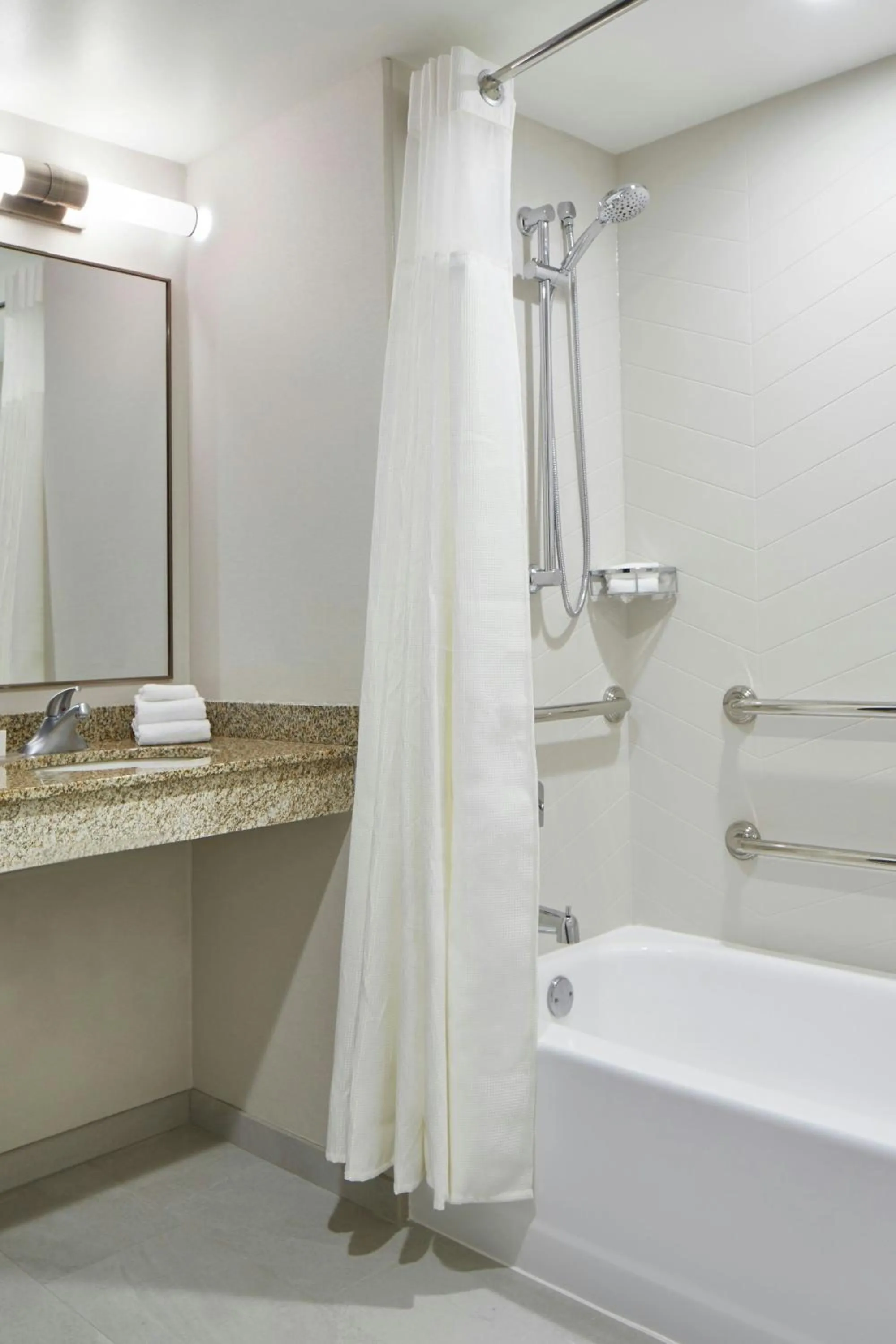 Bathroom in Fairfield Inn & Suites by Marriott Albany Airport