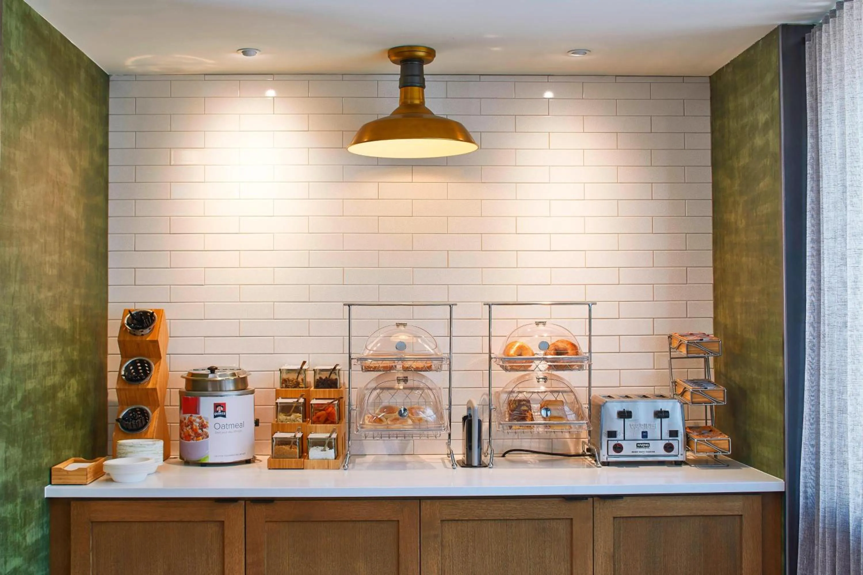 Breakfast in Fairfield Inn & Suites by Marriott Albany Airport