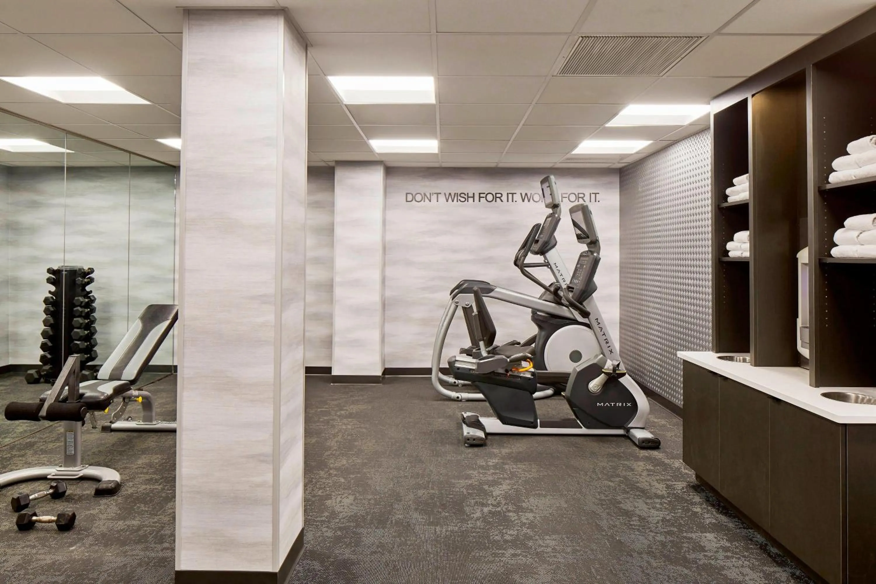 Fitness centre/facilities in Fairfield Inn & Suites by Marriott Albany Airport