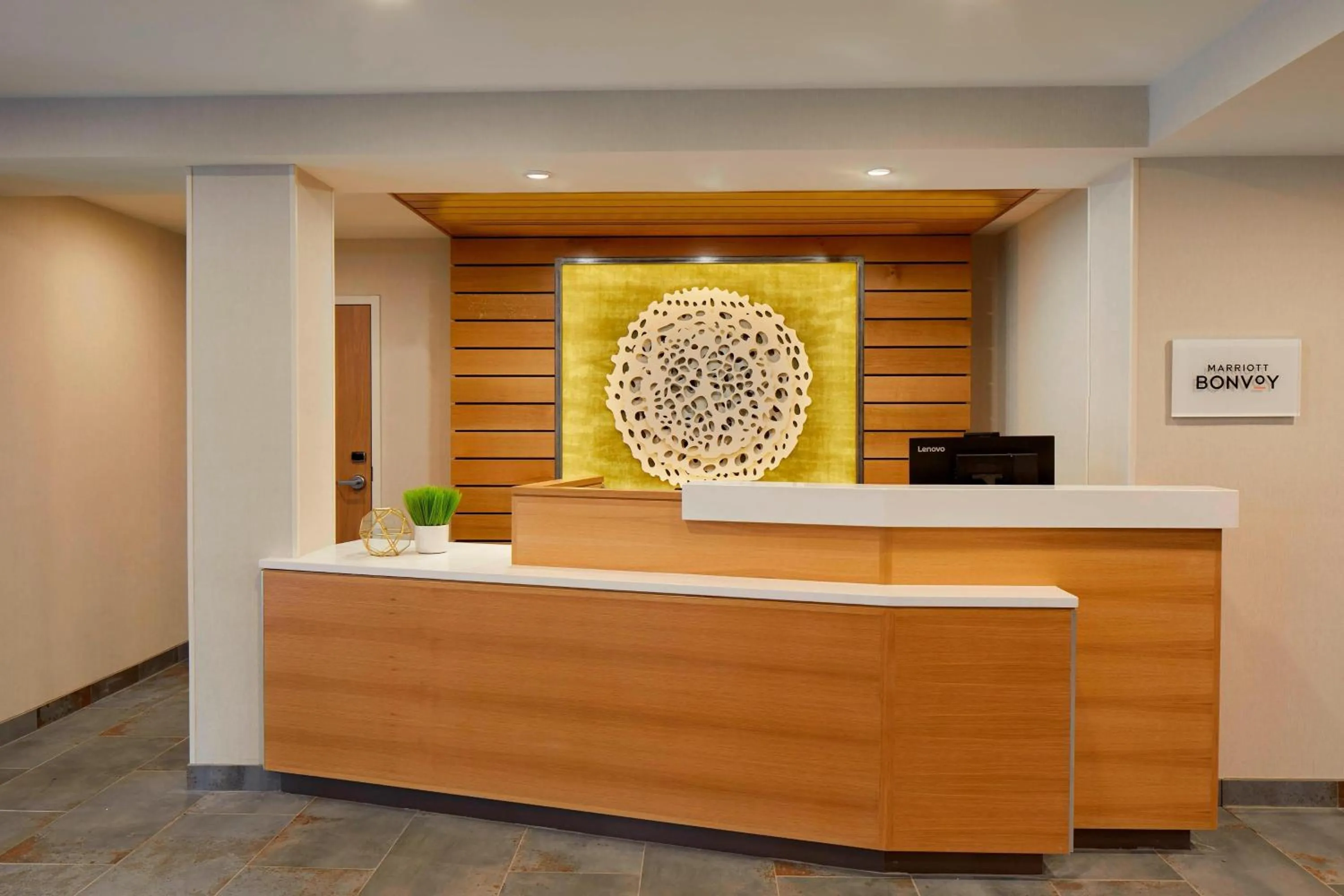 Lobby or reception in Fairfield Inn & Suites by Marriott Albany Airport