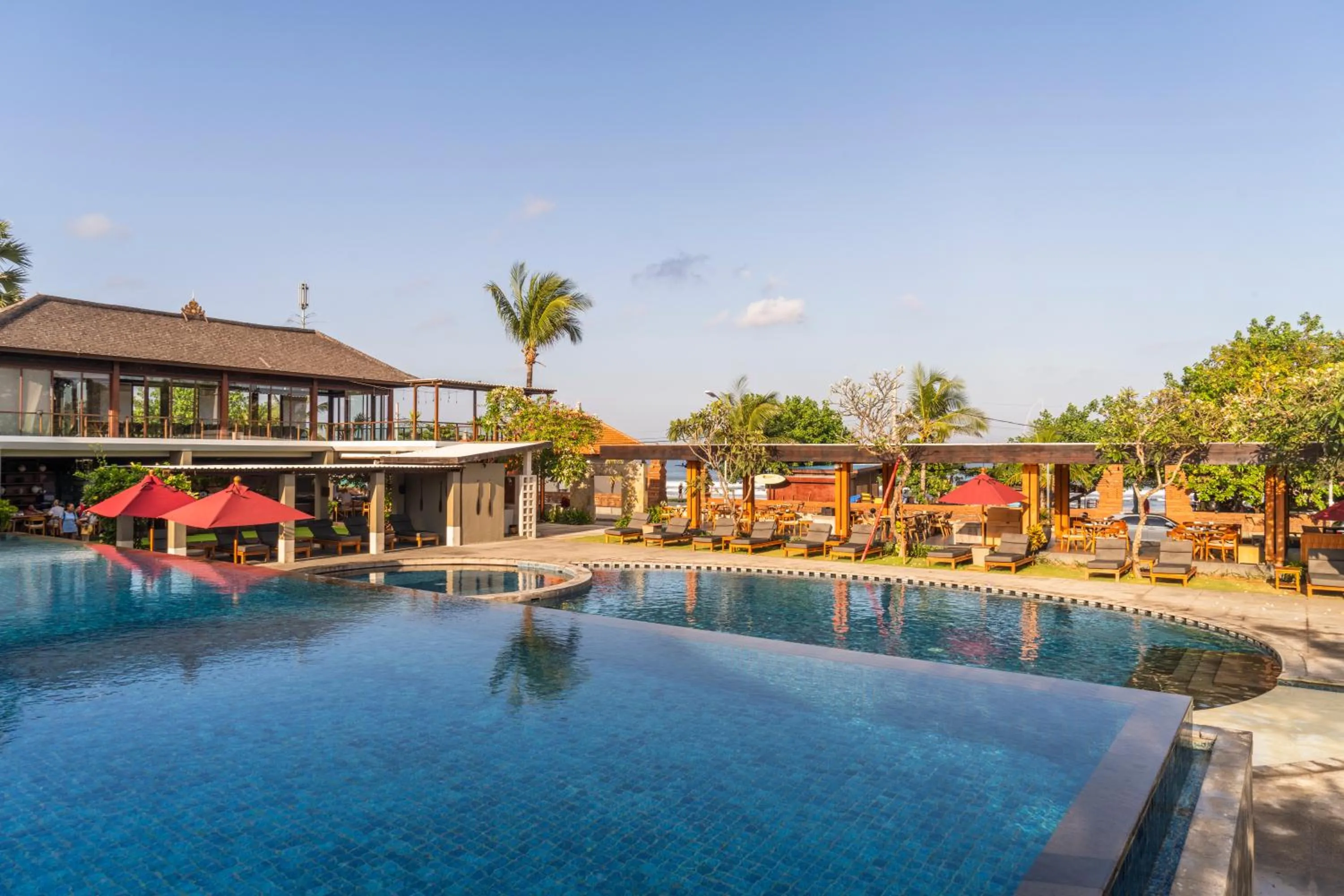 Swimming pool in Bali Niksoma Boutique Beach Resort