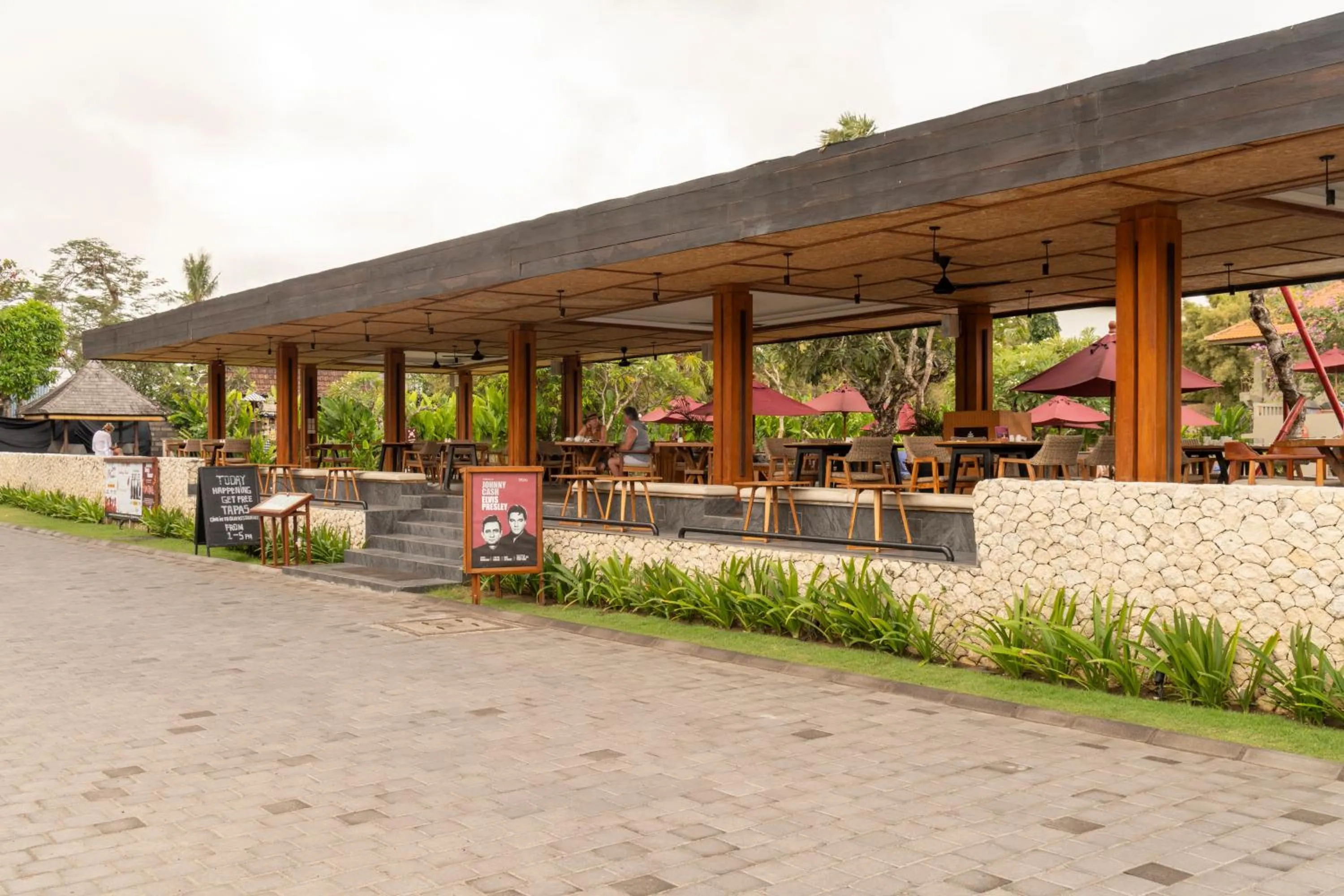 Restaurant/places to eat in Bali Niksoma Boutique Beach Resort