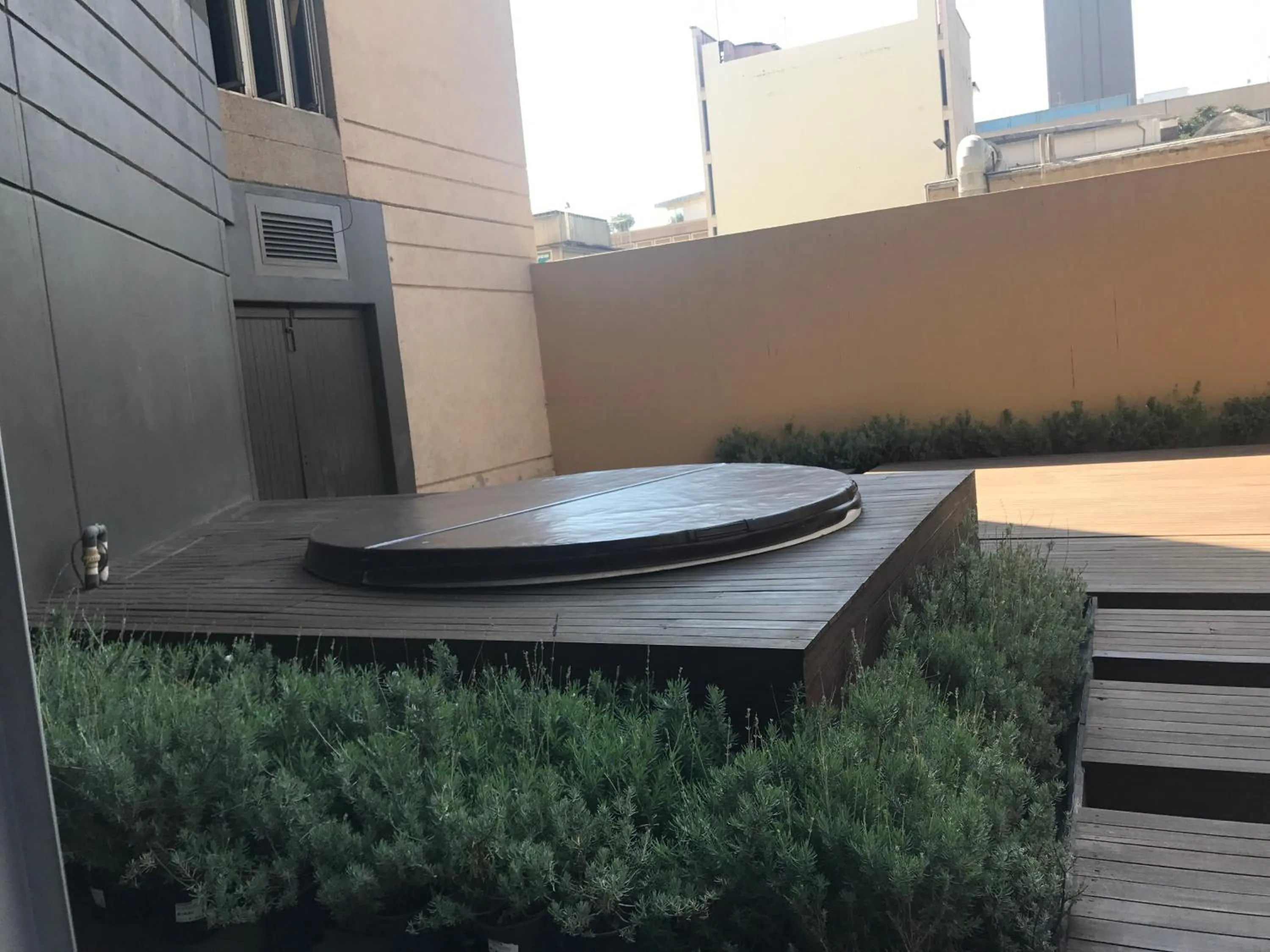 Fitness centre/facilities in The Franklin Luxury Apartments