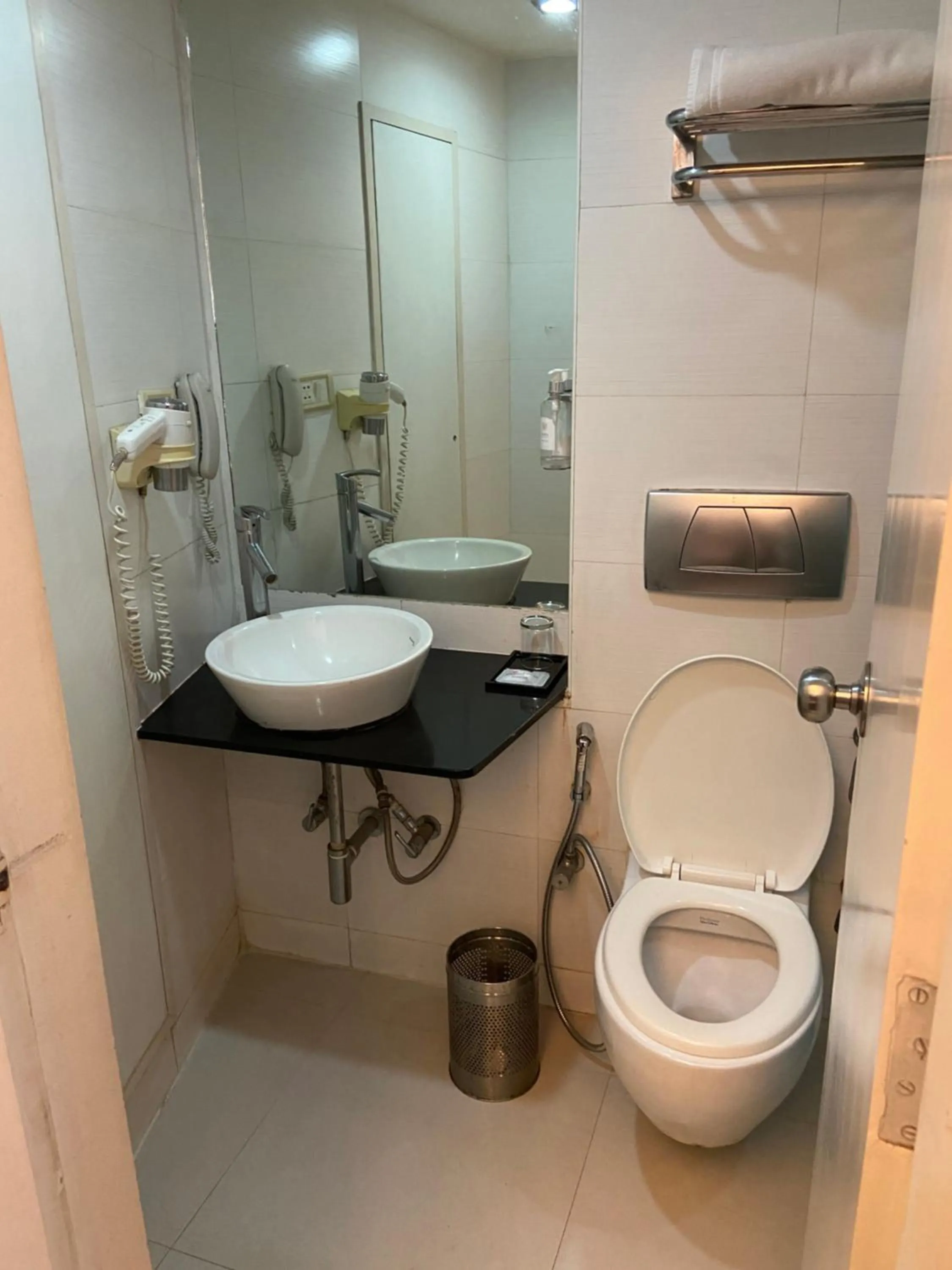 Toilet in Regenta Place Bangalore, Cunningham Road