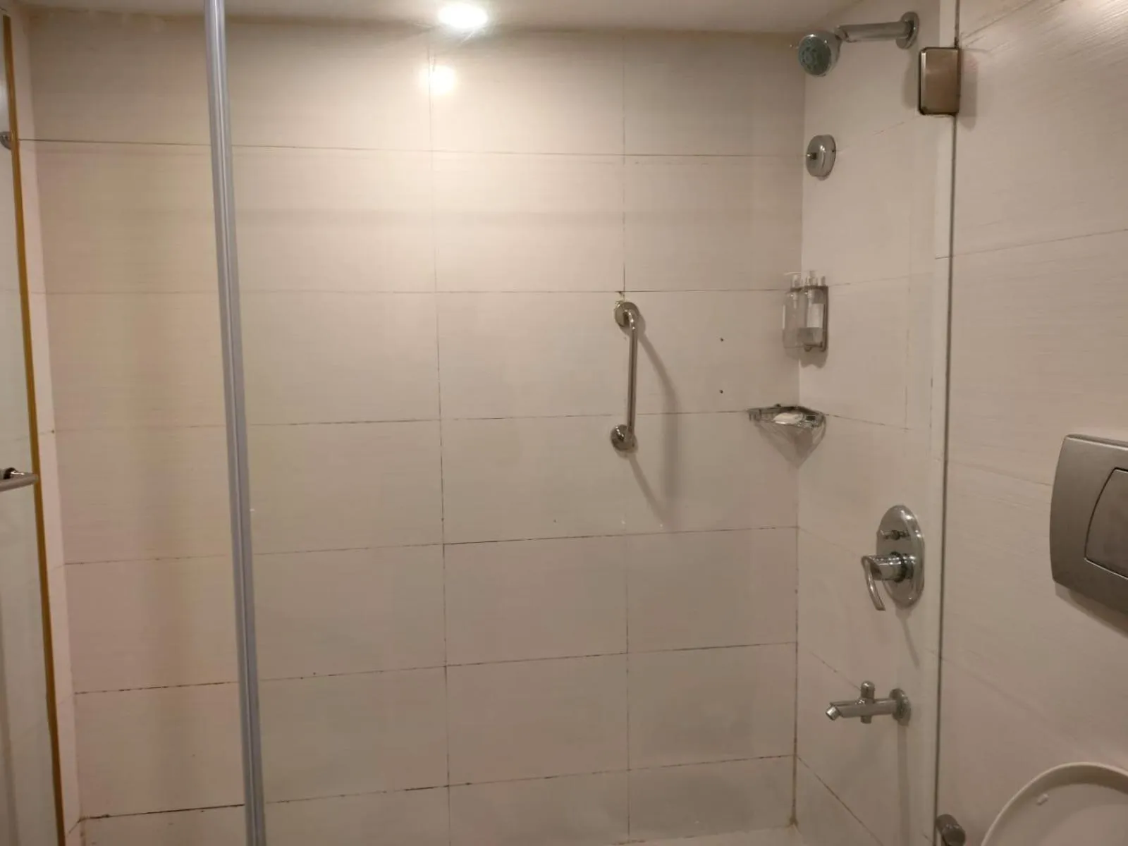 Bathroom in Regenta Place Bangalore, Cunningham Road