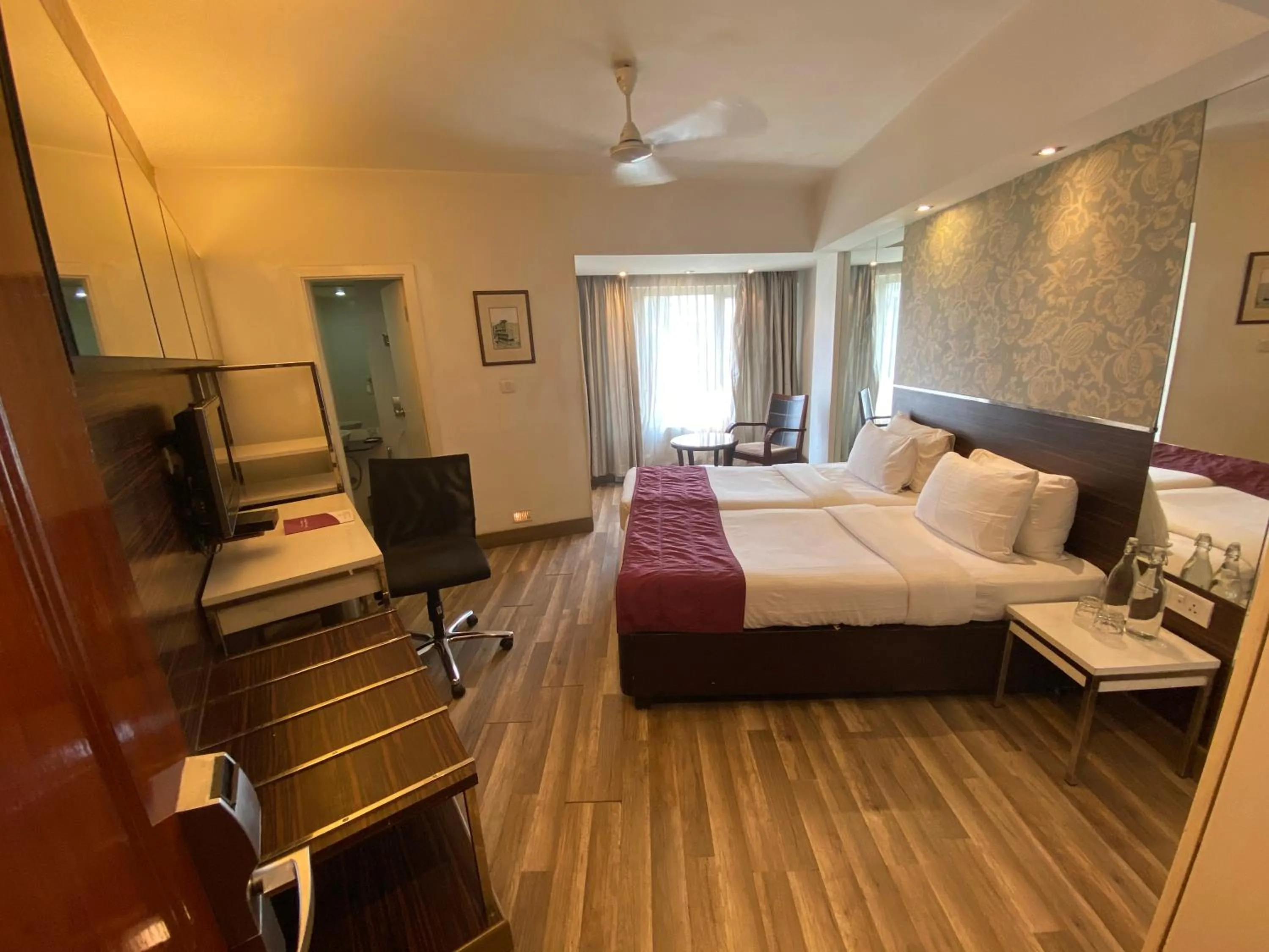 Living room, Bed in Regenta Place Bangalore, Cunningham Road