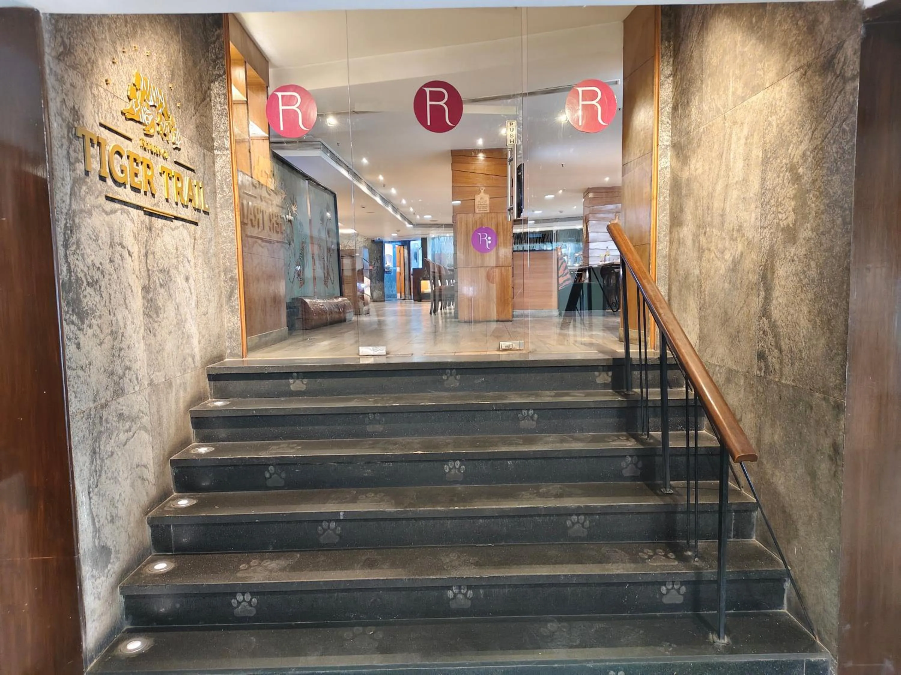 Restaurant/places to eat in Regenta Place Bangalore, Cunningham Road