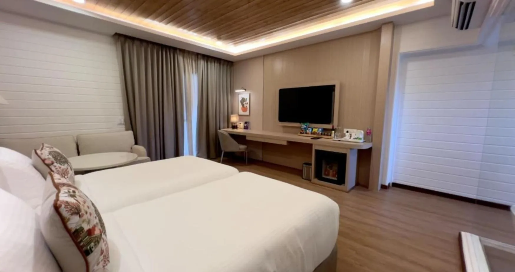 Bedroom, Bed in Royal Orchid Resort & Convention Centre, Yelahanka Bangalore