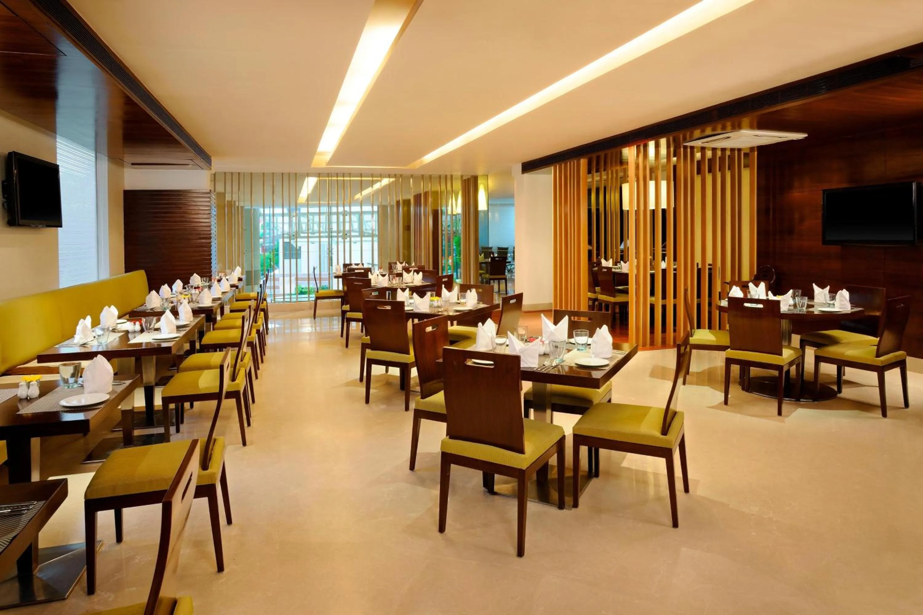 Restaurant/places to eat in Four Points by Sheraton Ahmedabad