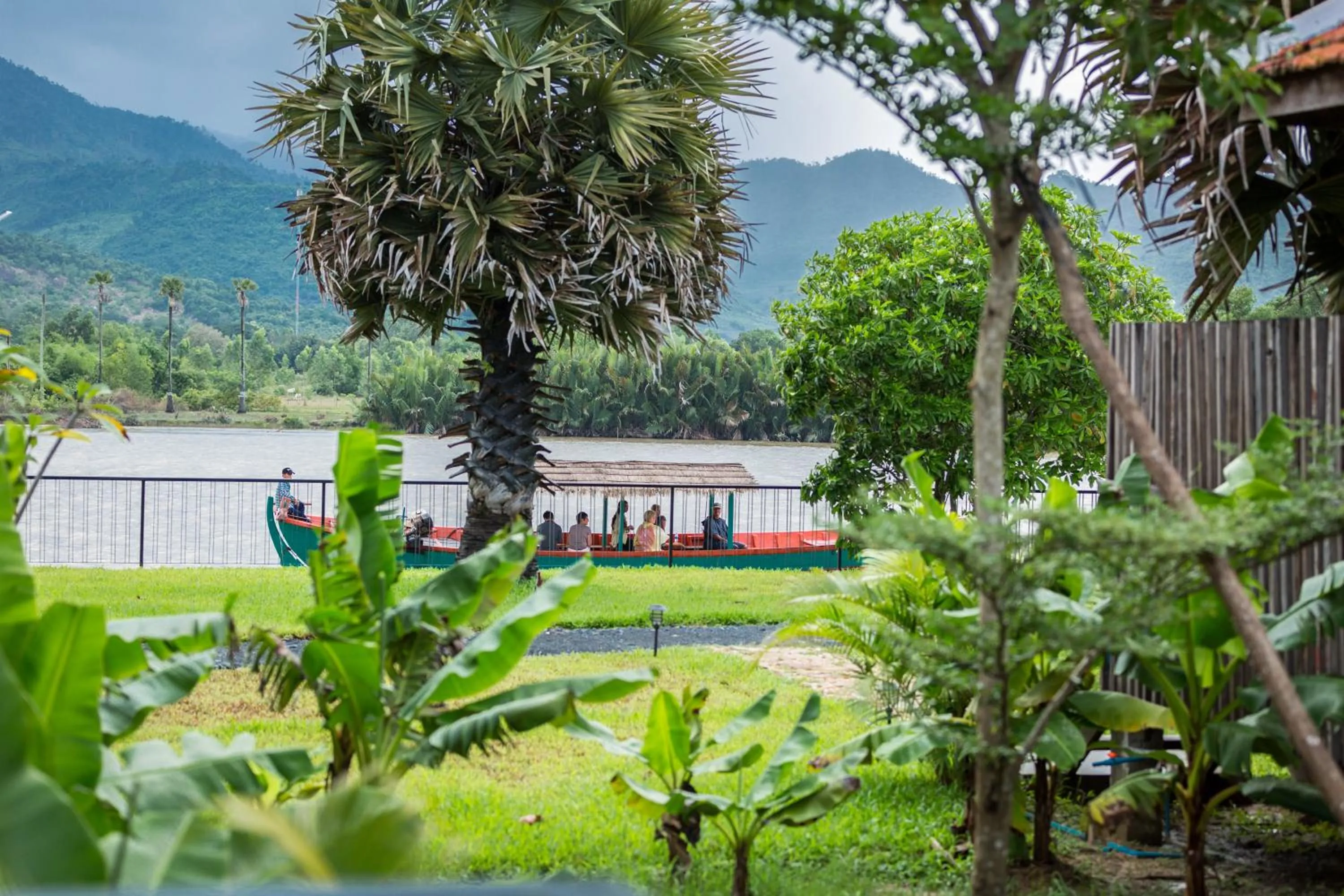 Garden in Kampot River Residence
