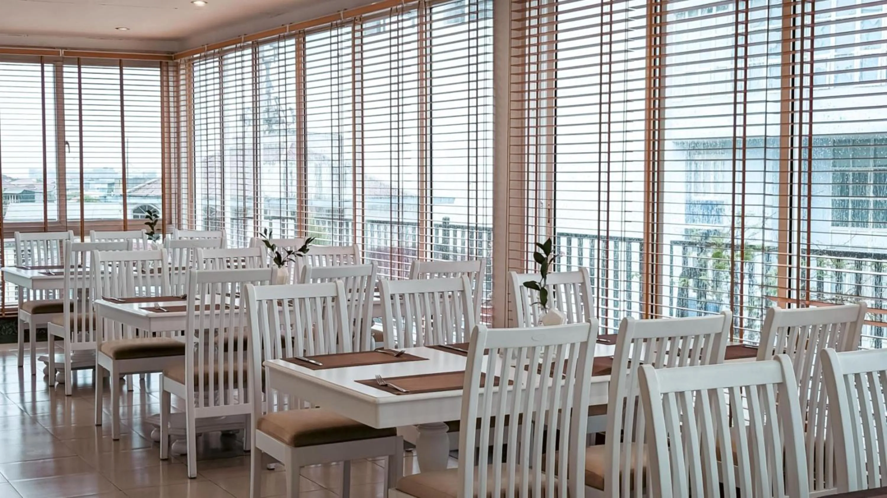 Restaurant/places to eat in Alba Hotel