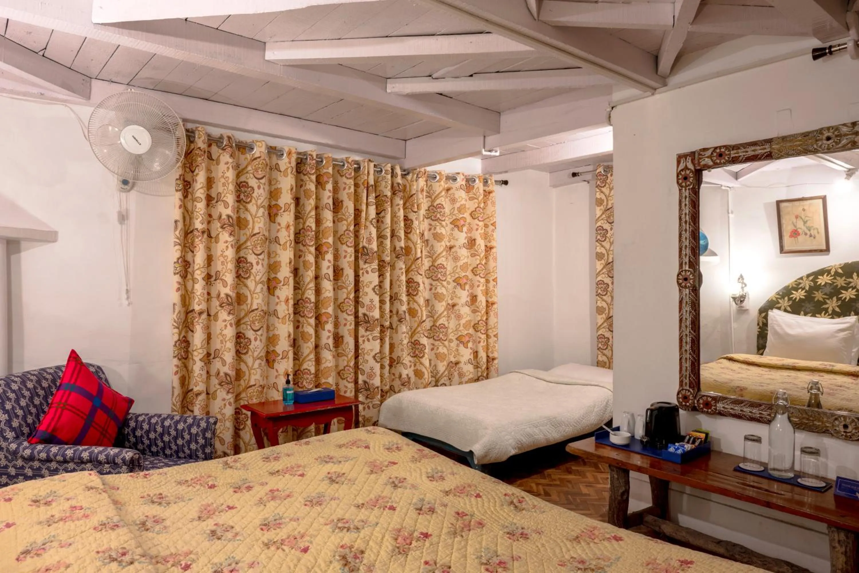 Bed in ROSASTAYS Jeolikote