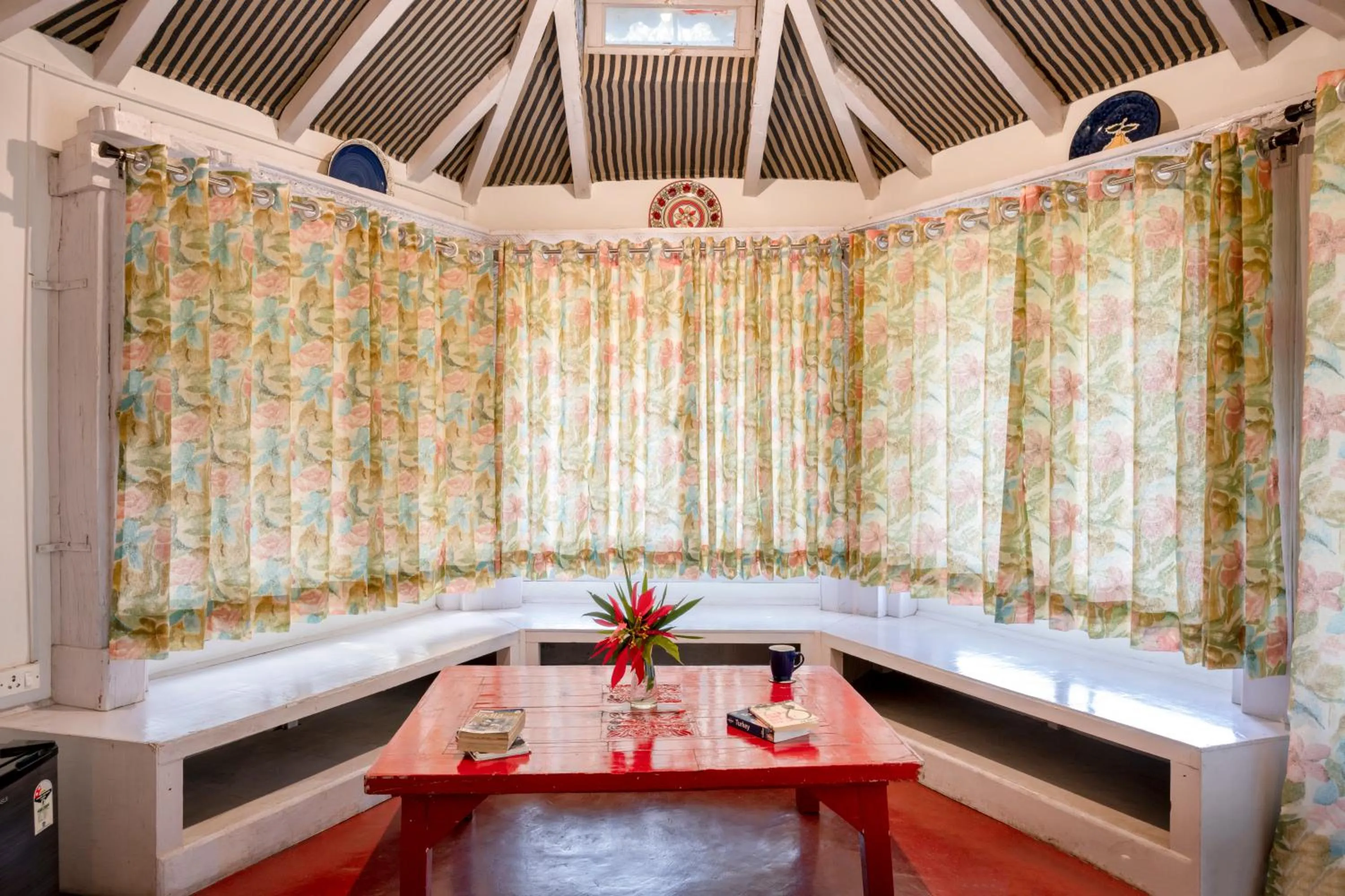 Seating area in ROSASTAYS Jeolikote