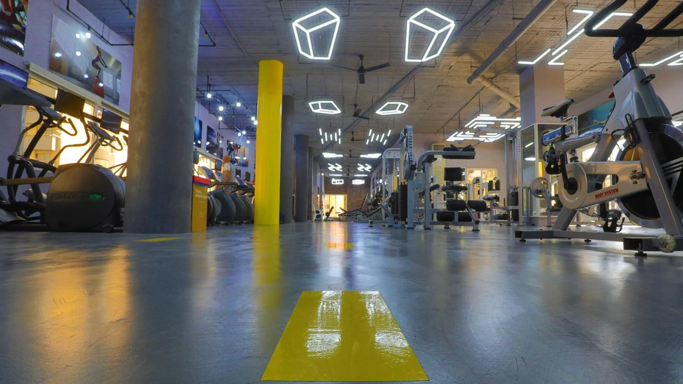 Fitness centre/facilities in Cosmopolitan Hotel