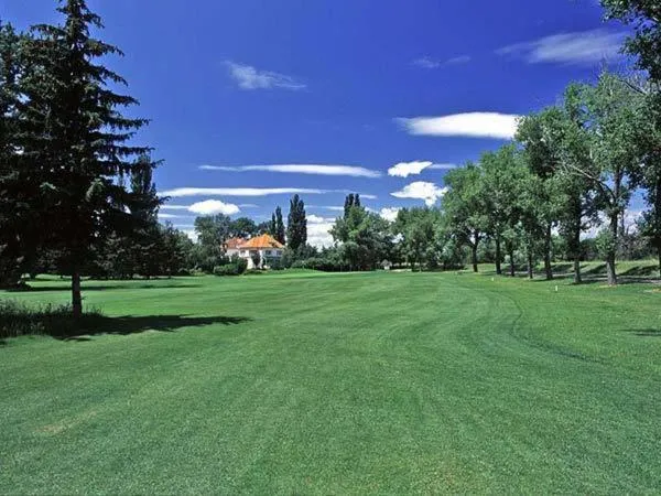 Golfcourse in Villa Paris
