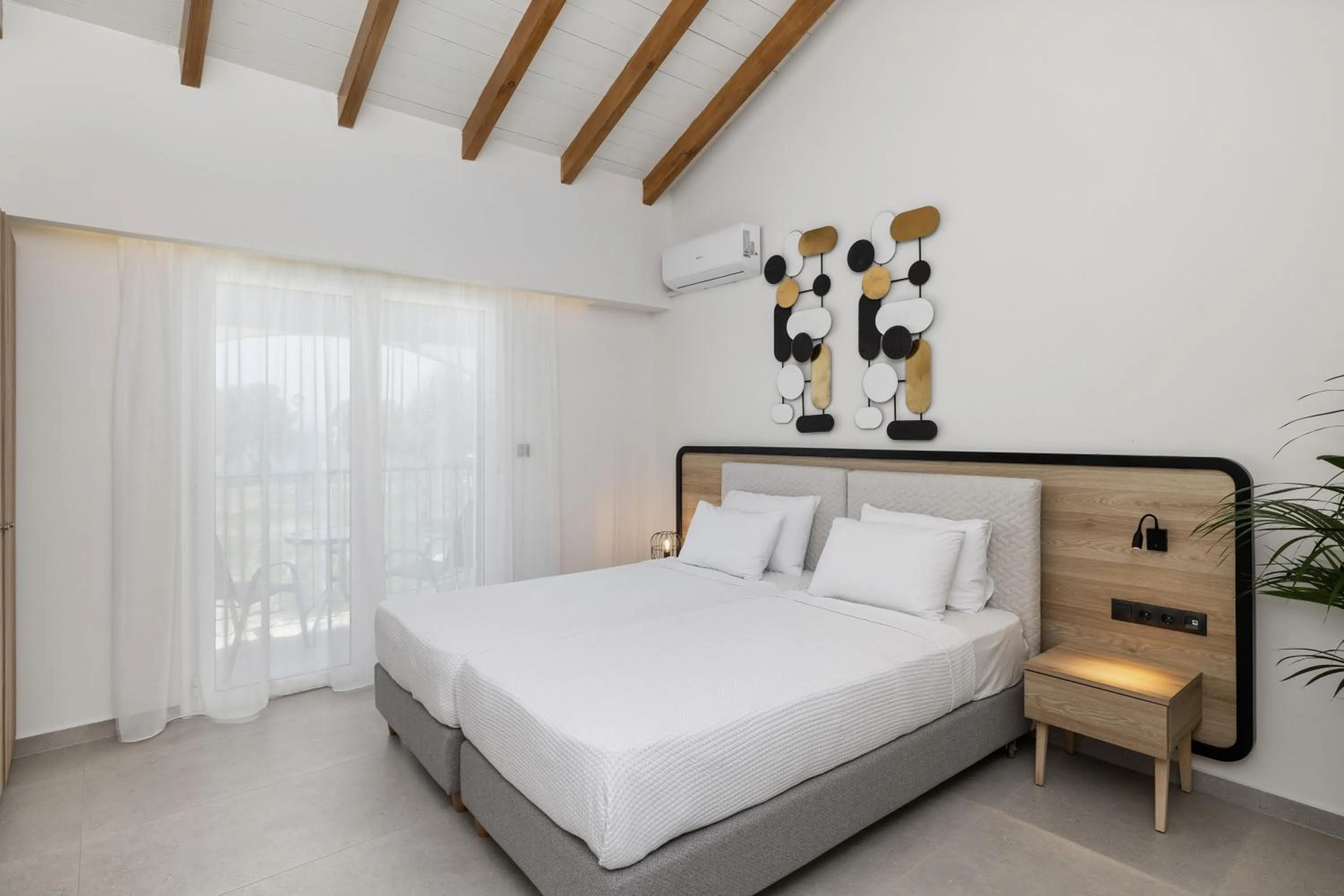 Photo of the whole room, Bed in White Olive Marine Aquapark