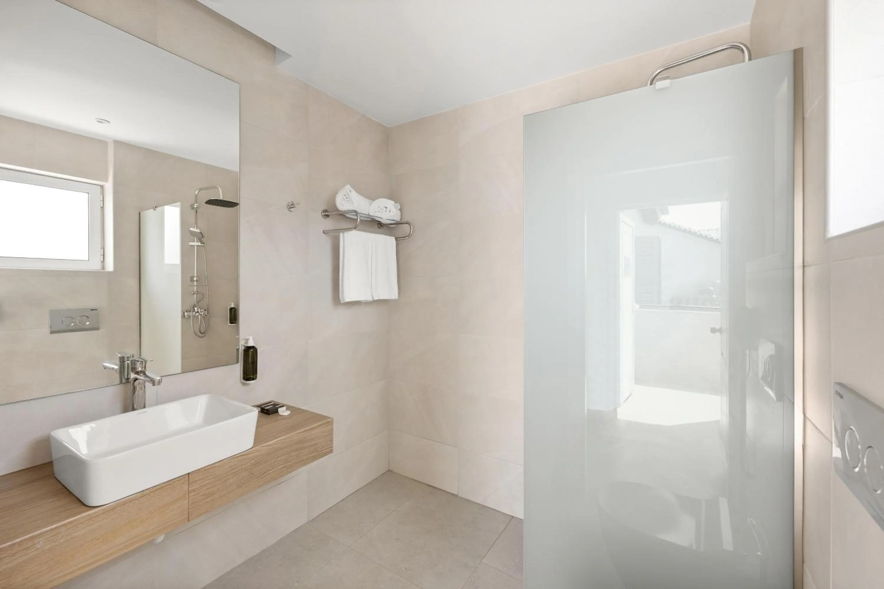 Bathroom in White Olive Marine Aquapark