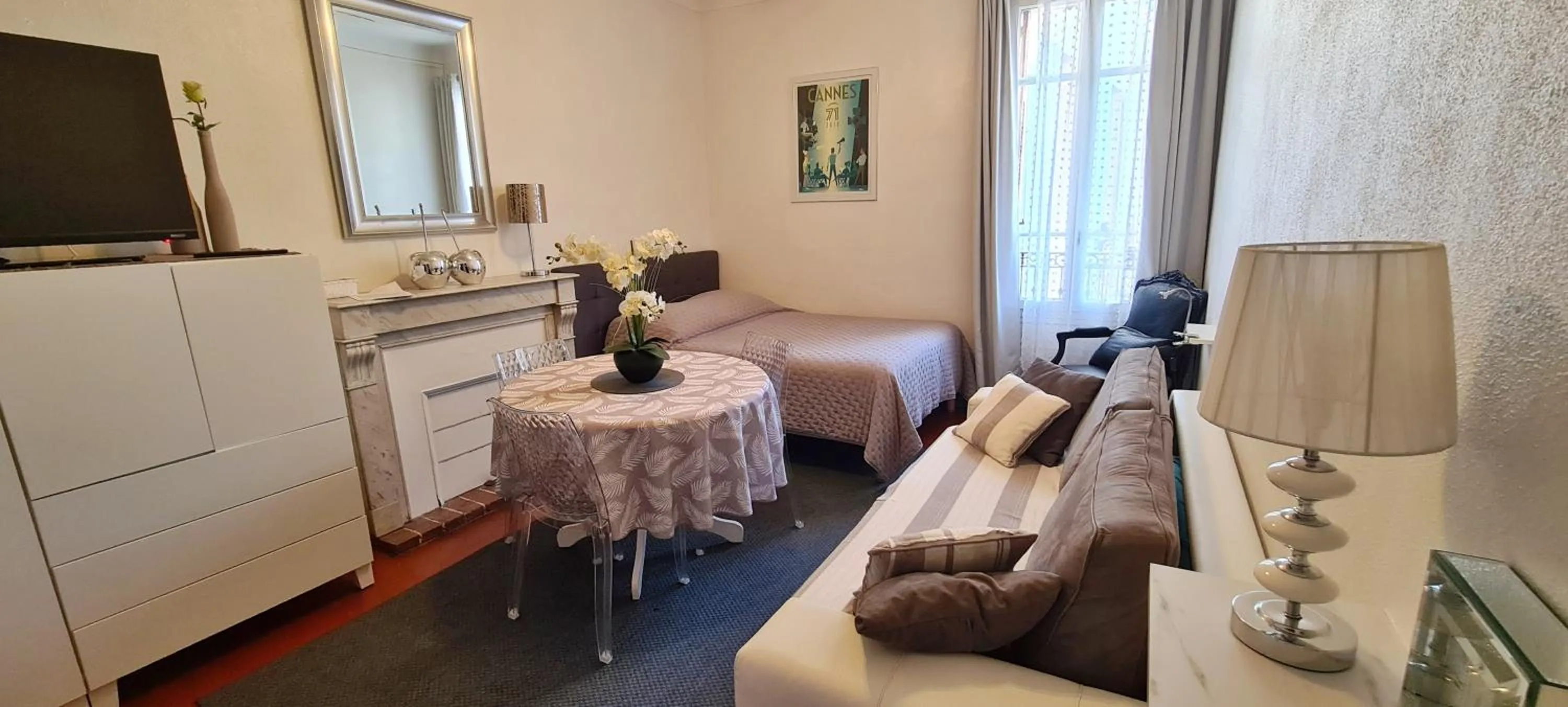 Bedroom, Bed in SeaYouSoon Inn Cannes - Studios