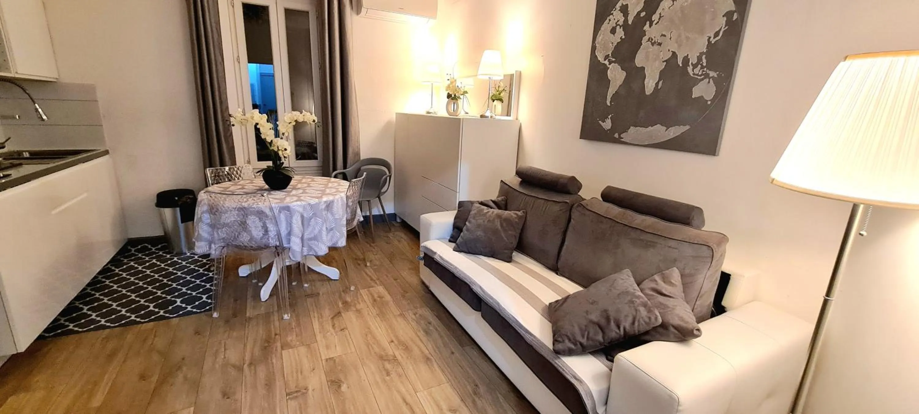 Living room in SeaYouSoon Inn Cannes - Studios