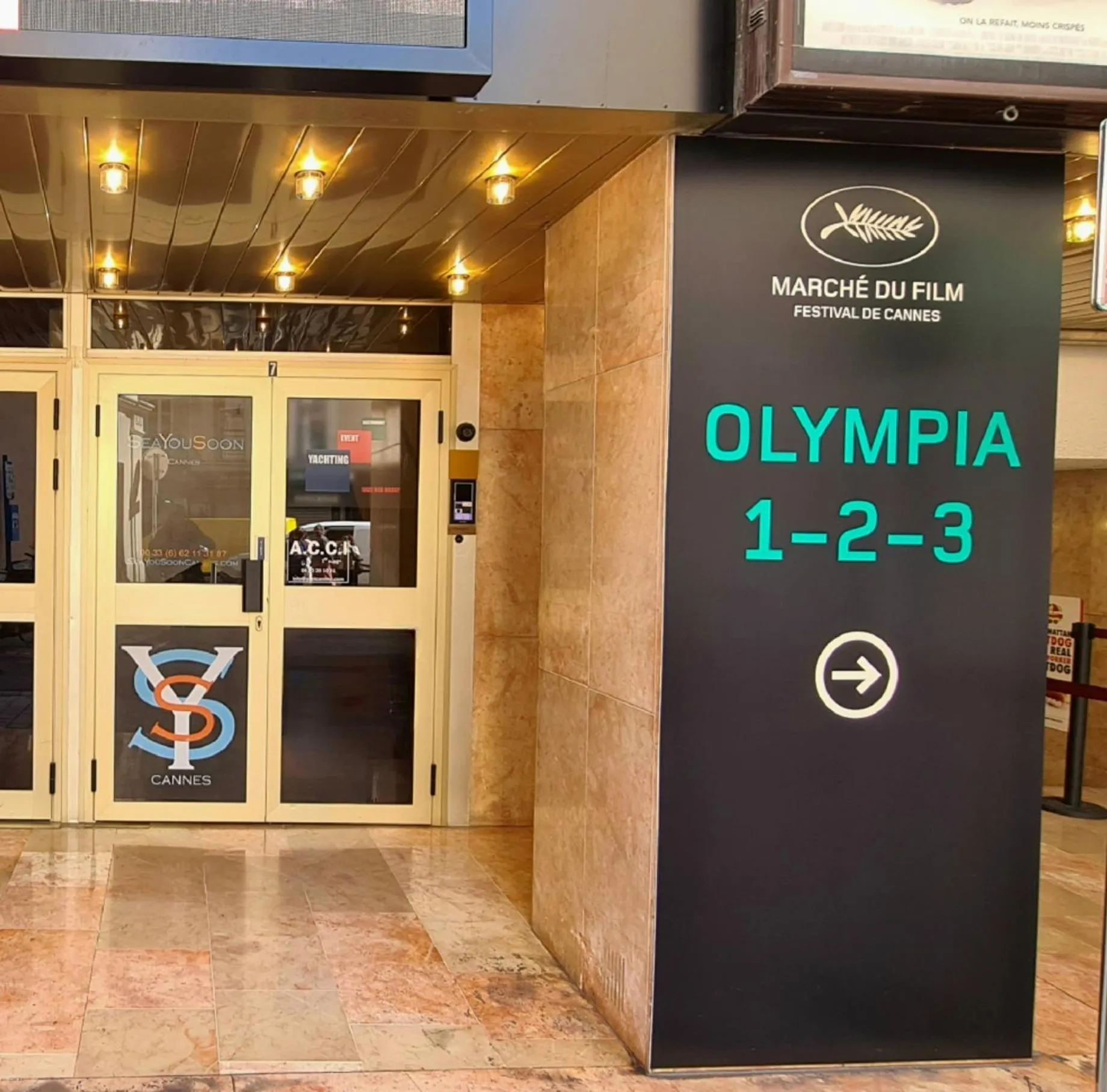 Property building in SeaYouSoon Inn Cannes - Studios