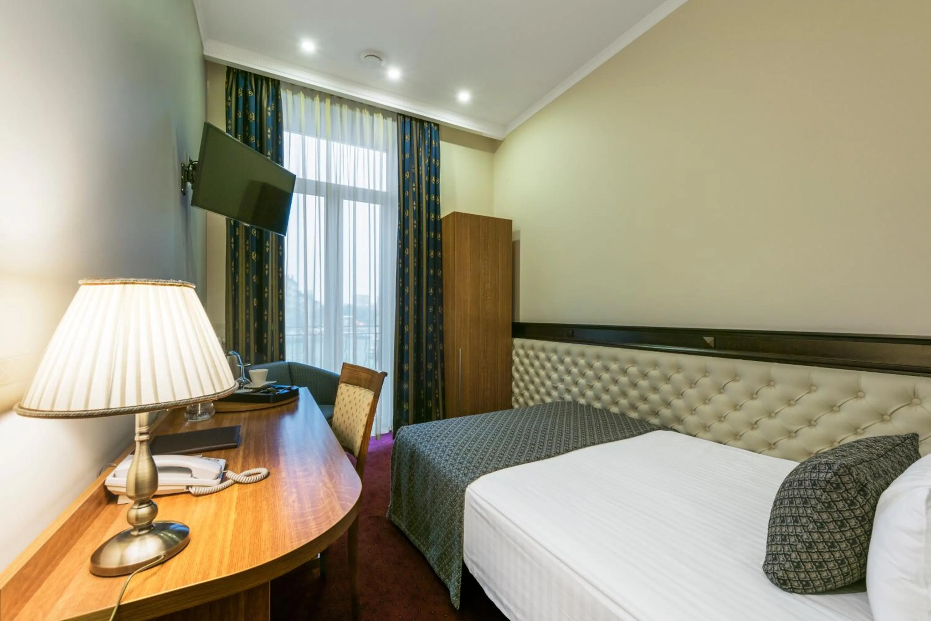 Bedroom, Bed in Congress Hotel