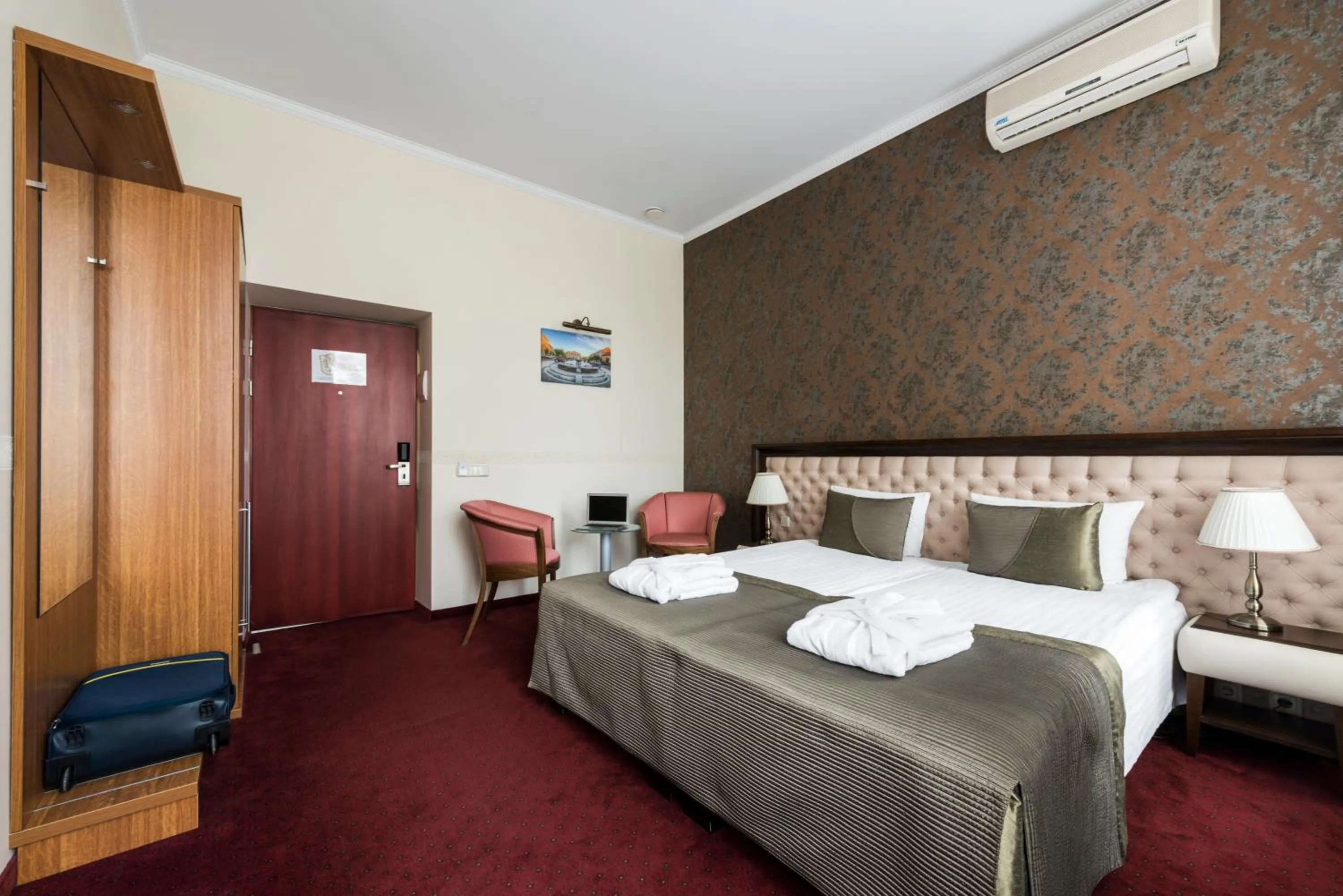 Bedroom, Bed in Congress Hotel