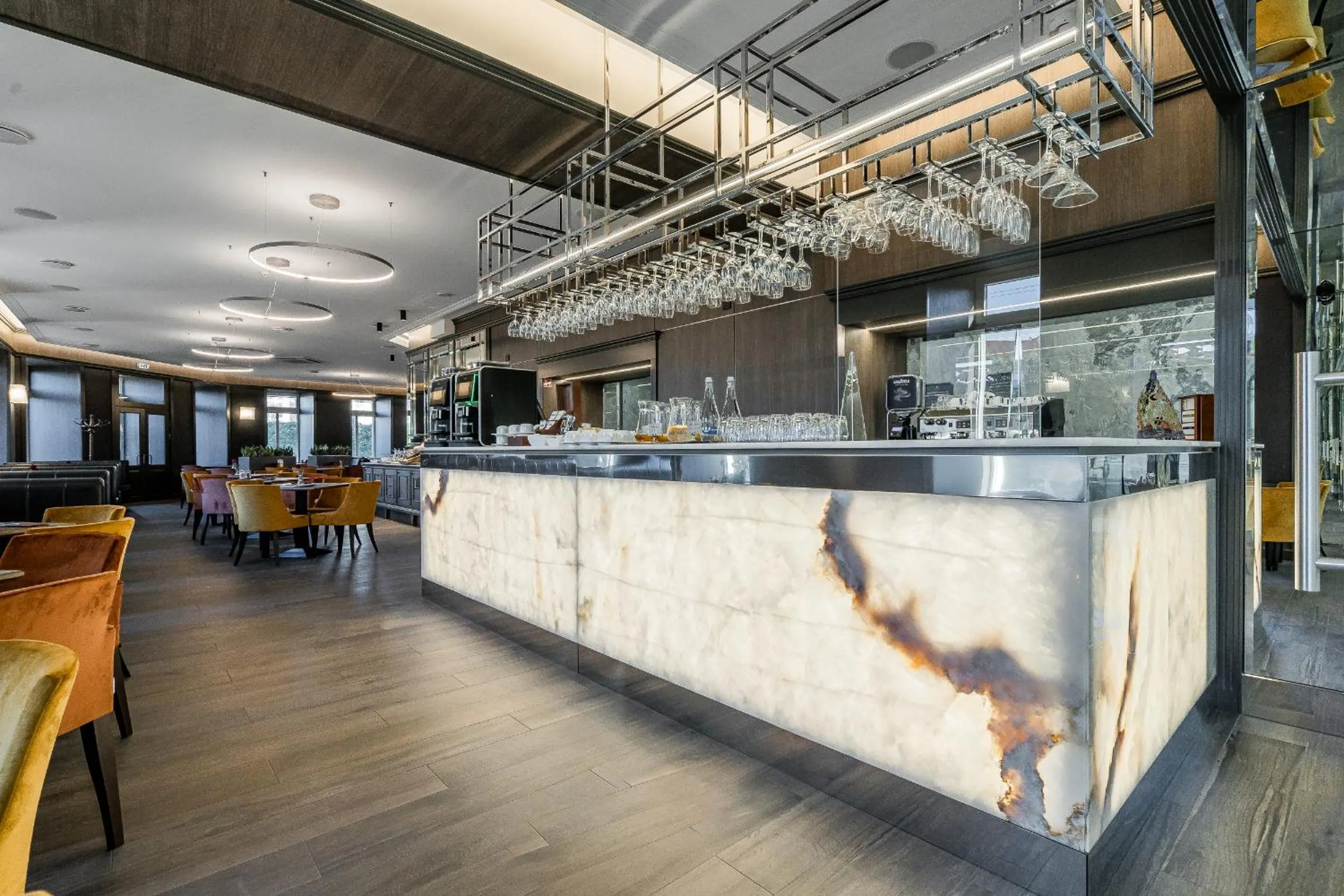 Restaurant/places to eat in Congress Hotel