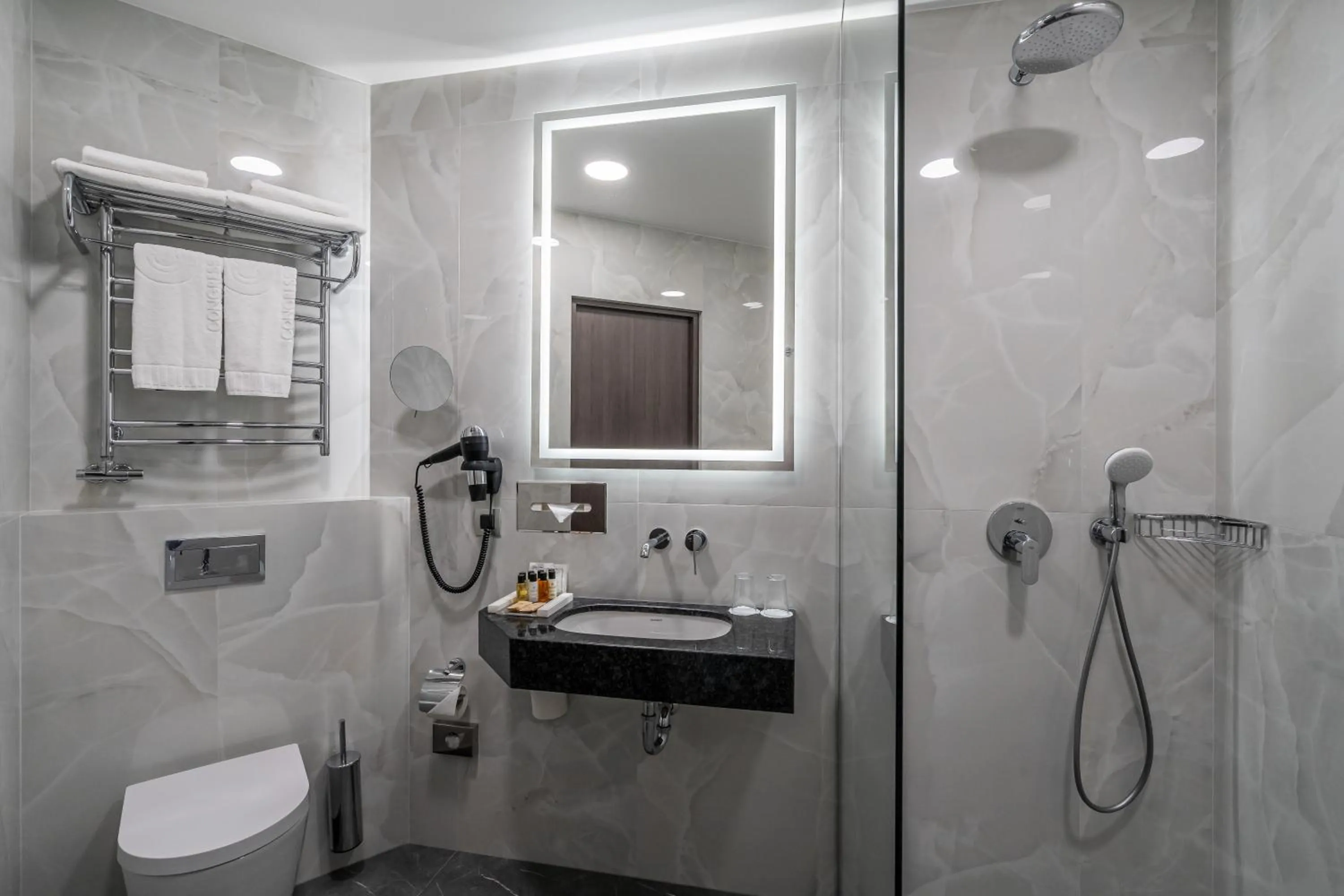 Shower in Congress Hotel