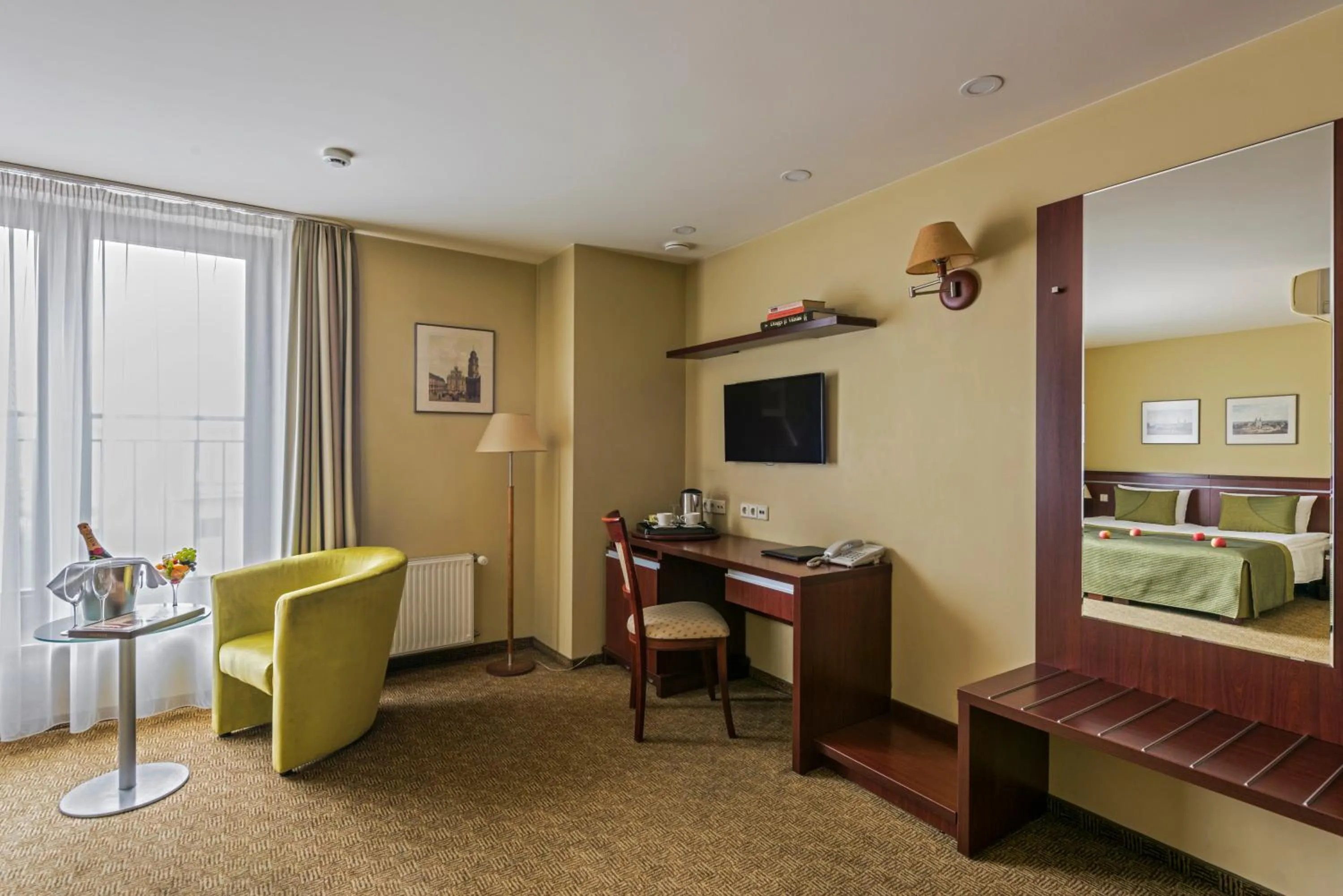 Bedroom, Bed in Congress Hotel