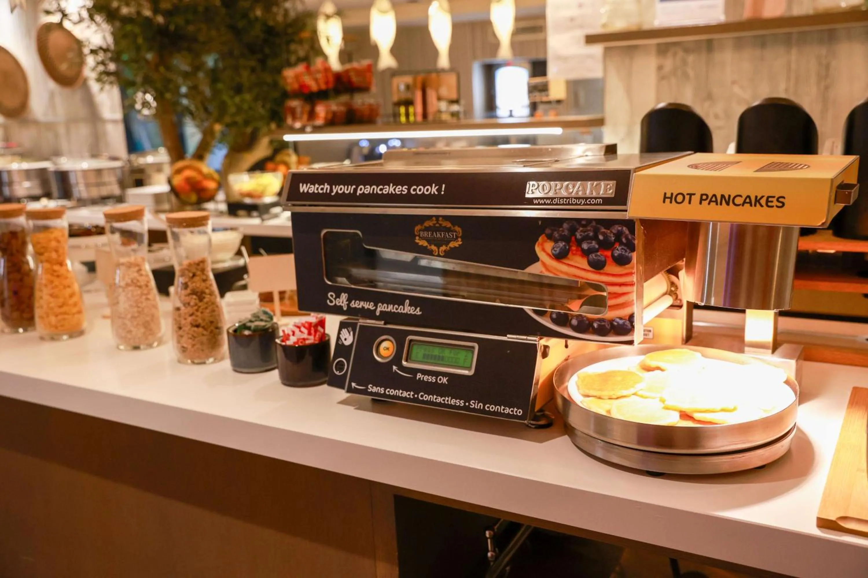 Breakfast in Best Western Plus Hôtel La Joliette